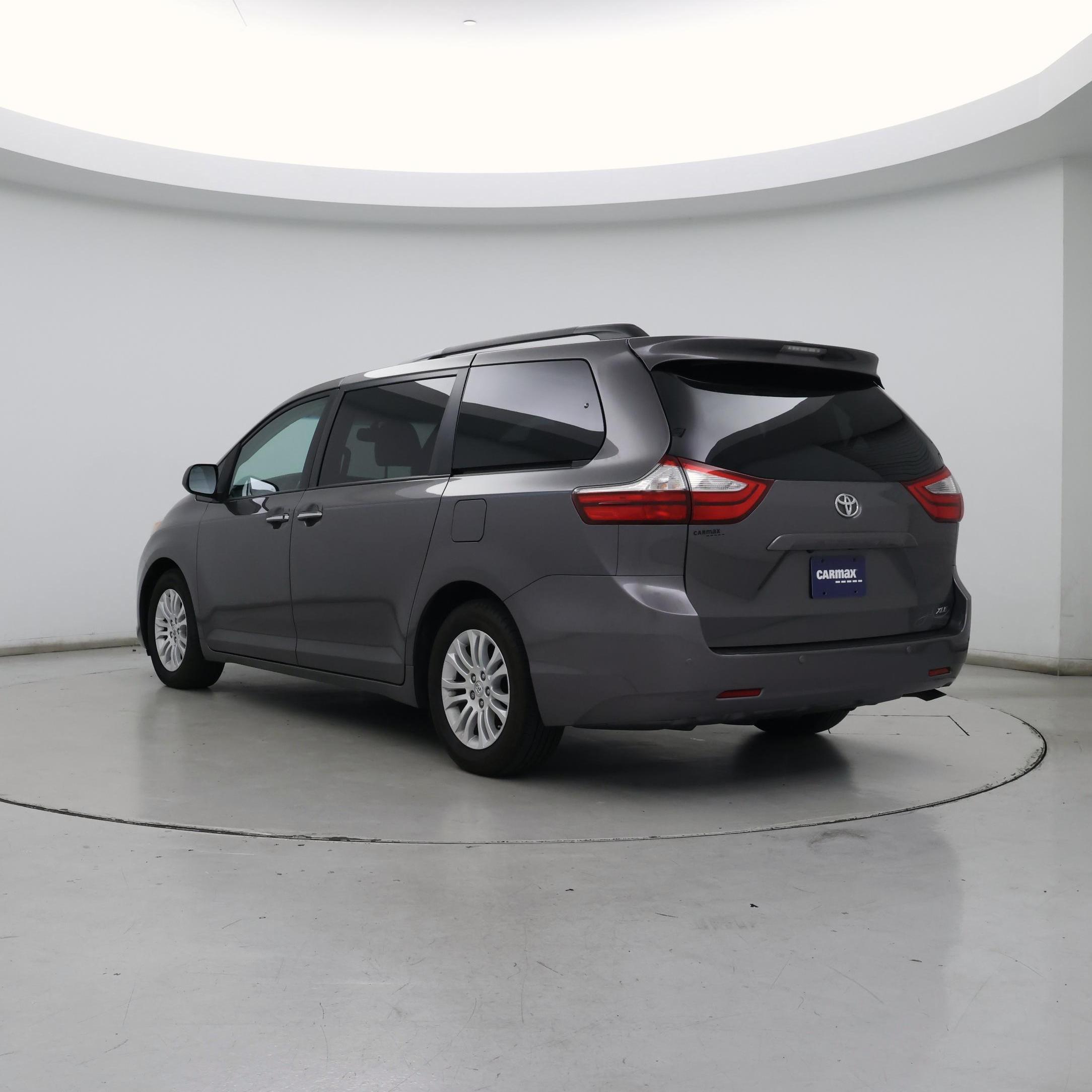 Thumbnail: 2017 Toyota Sienna - 2