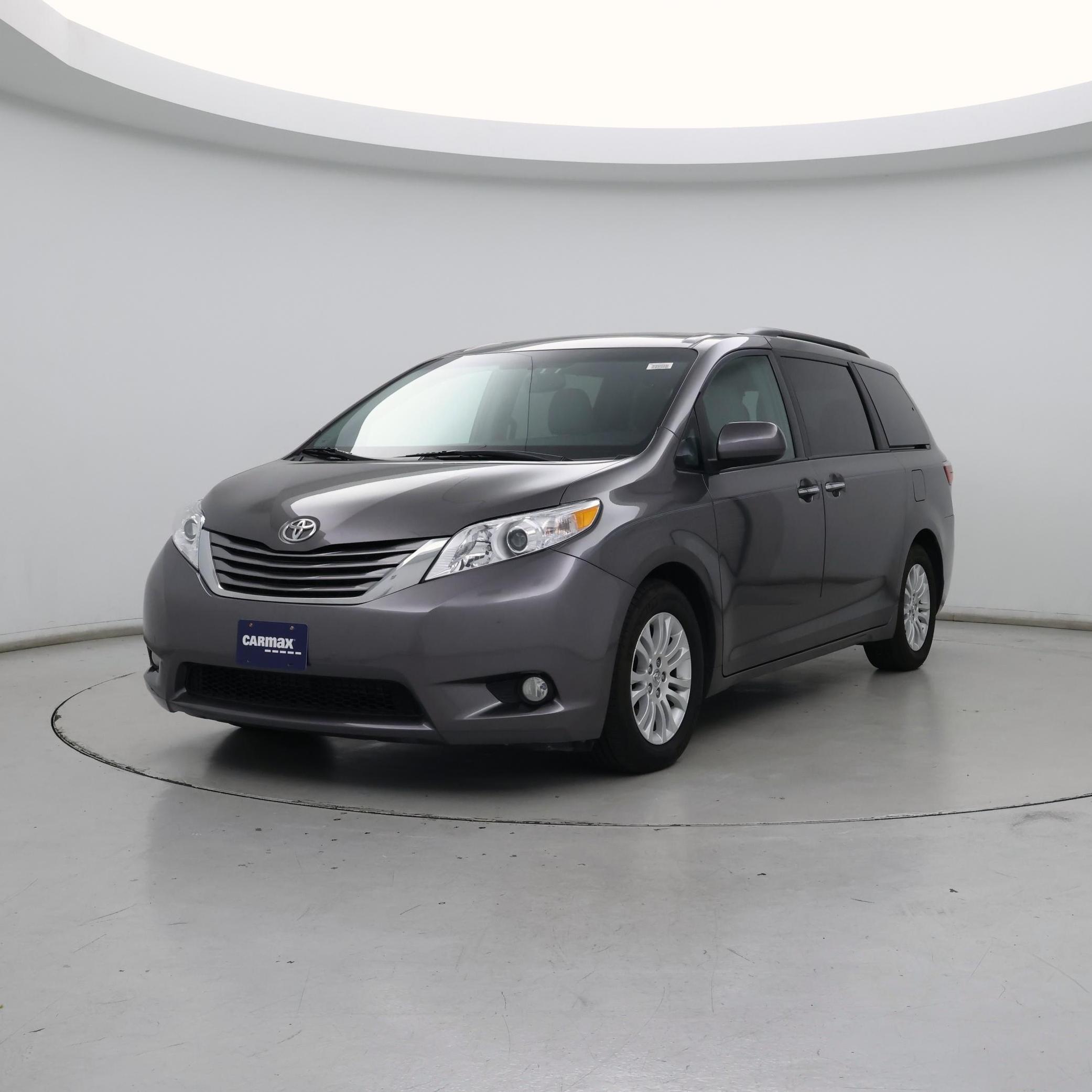 Thumbnail: 2017 Toyota Sienna - 4