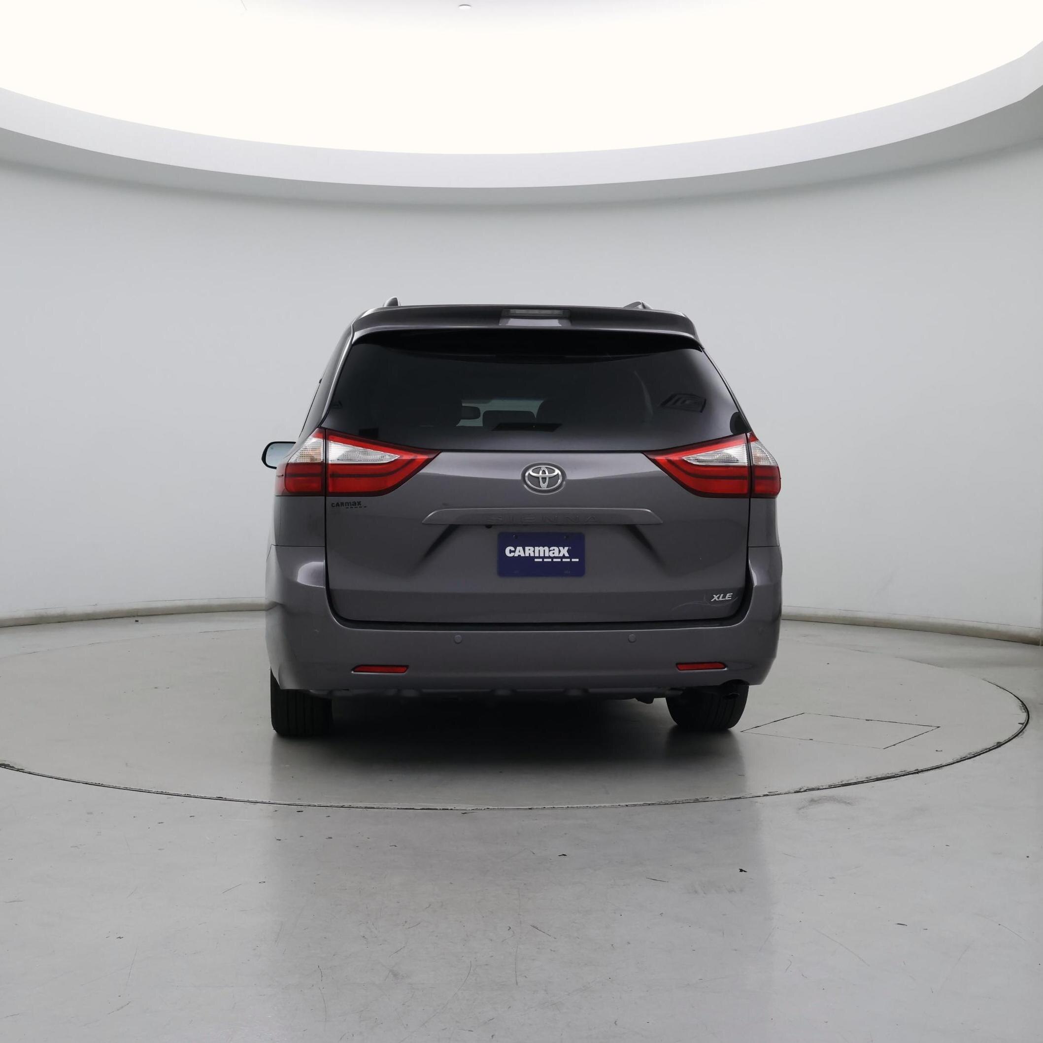 Thumbnail: 2017 Toyota Sienna - 6