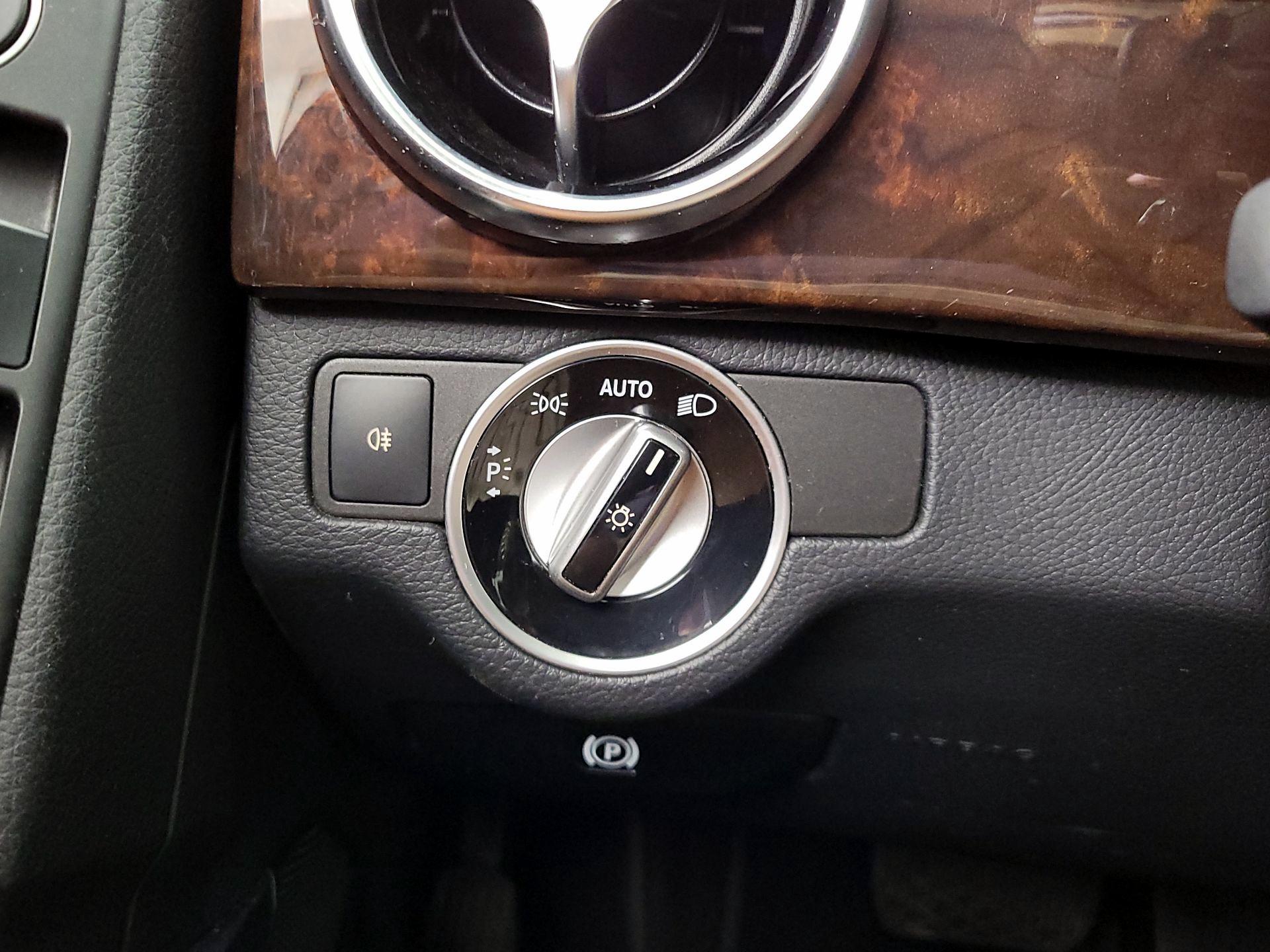 Thumbnail: 2015 Mercedes-Benz GLK - 13