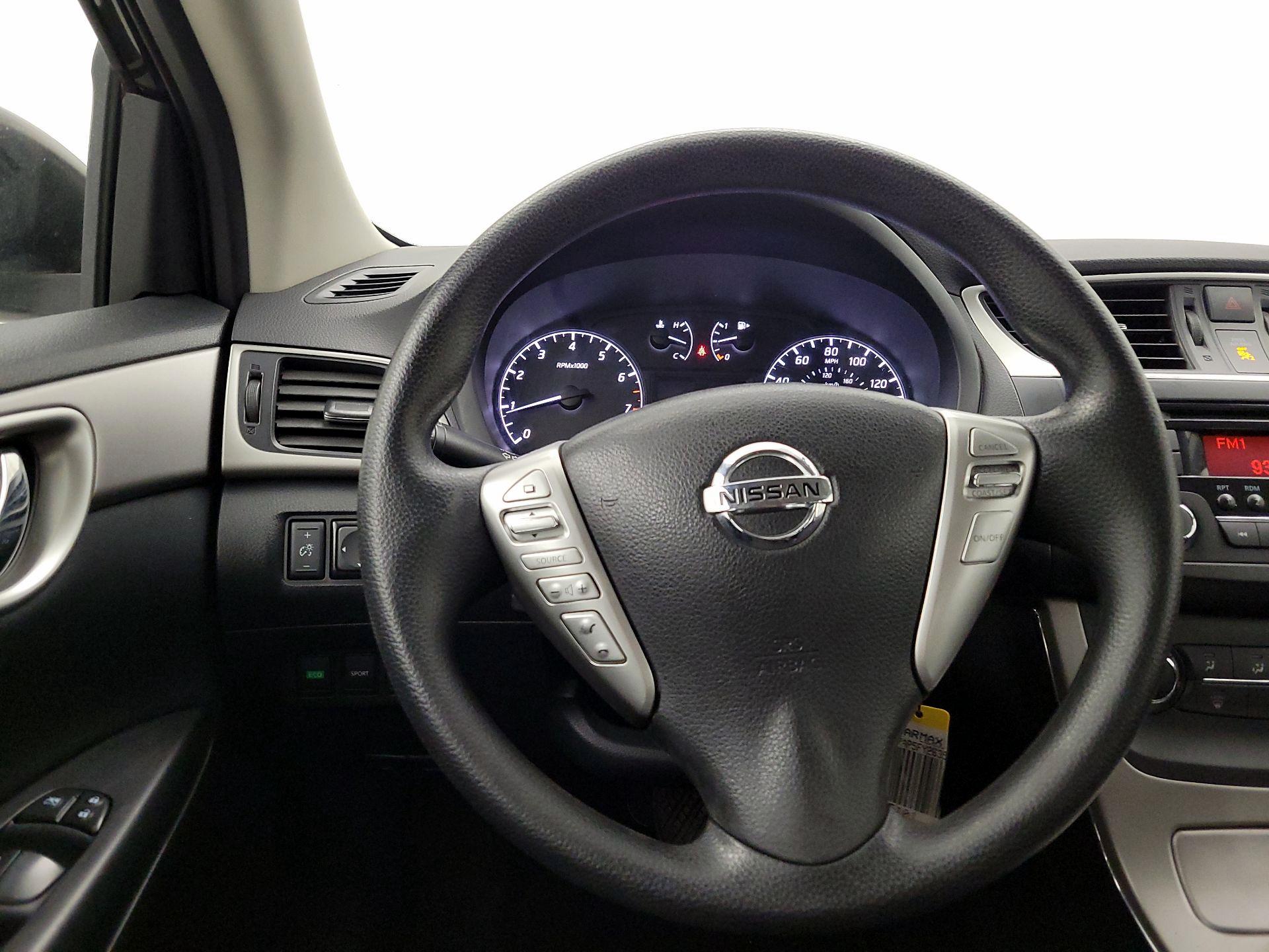 Thumbnail: 2015 Nissan Sentra - 10