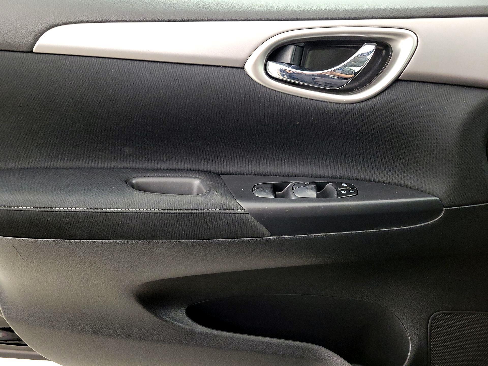 Thumbnail: 2015 Nissan Sentra - 12