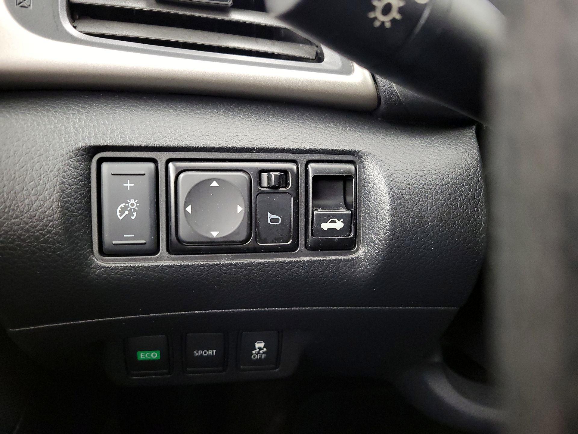 Thumbnail: 2015 Nissan Sentra - 13