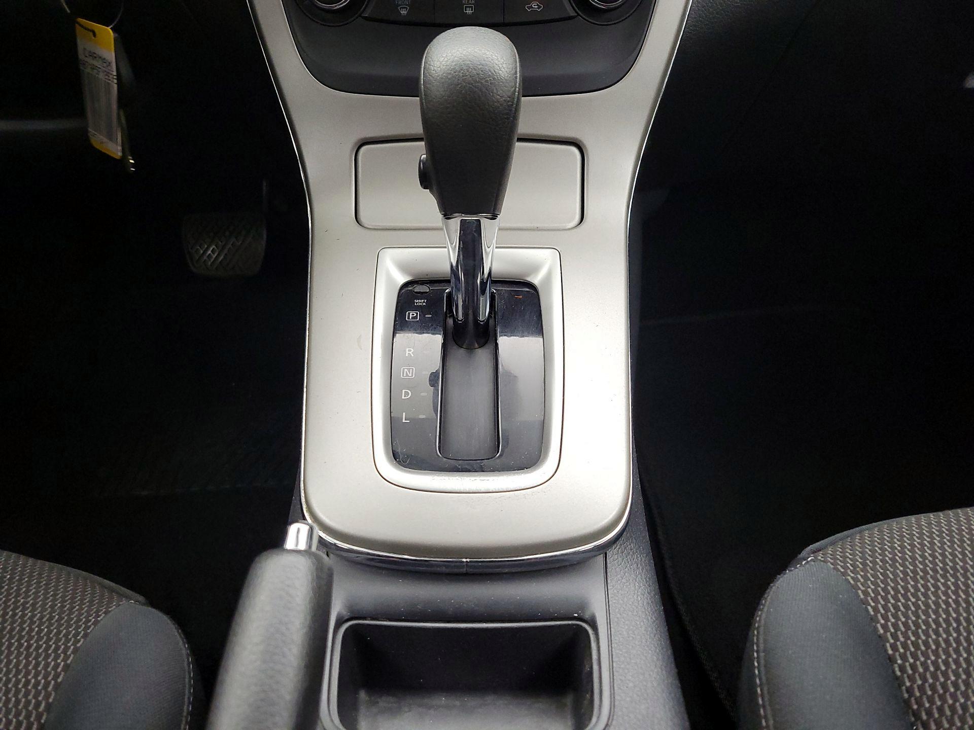 Thumbnail: 2015 Nissan Sentra - 16