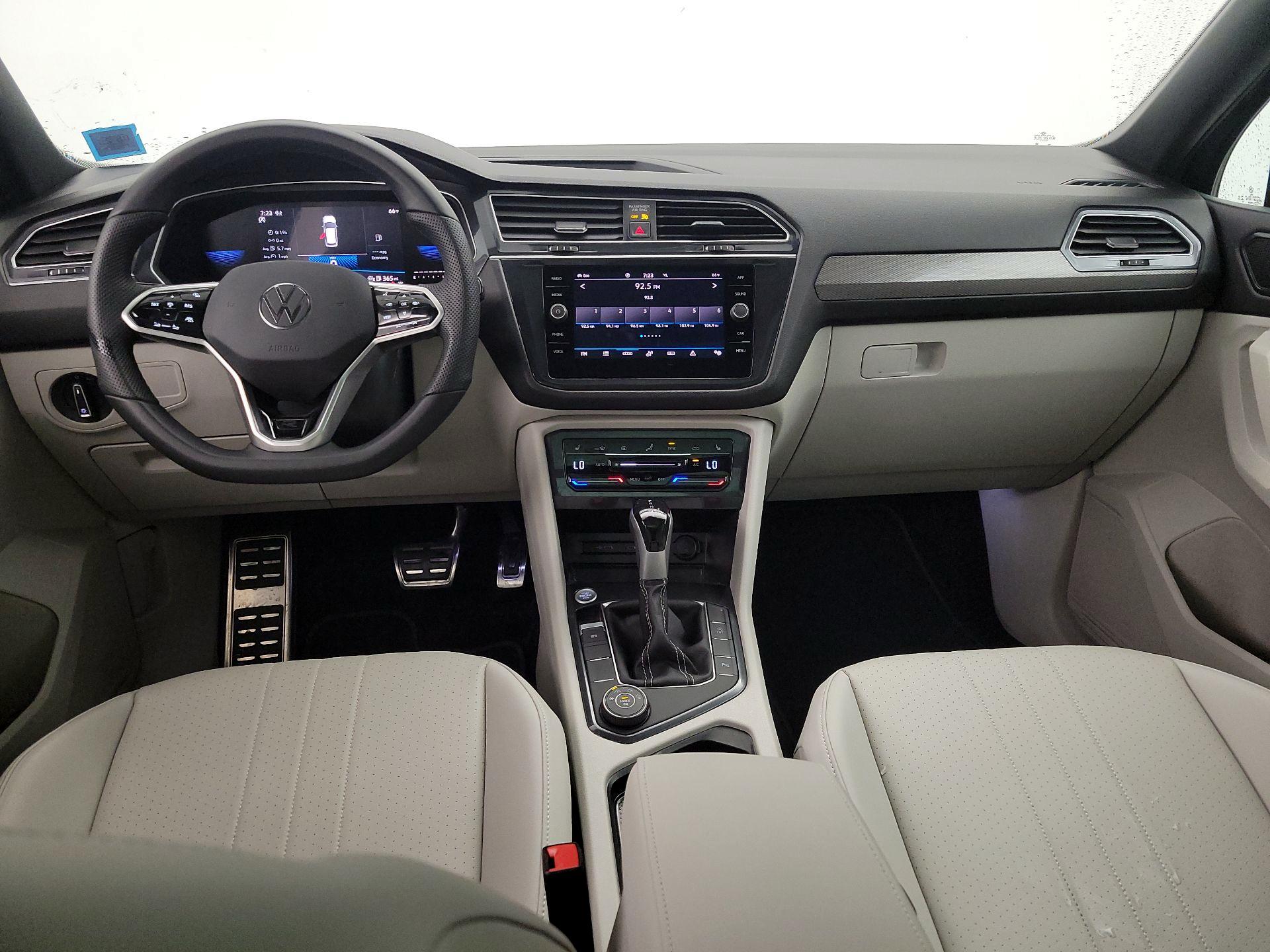 Thumbnail: 2023 Volkswagen Tiguan - 9