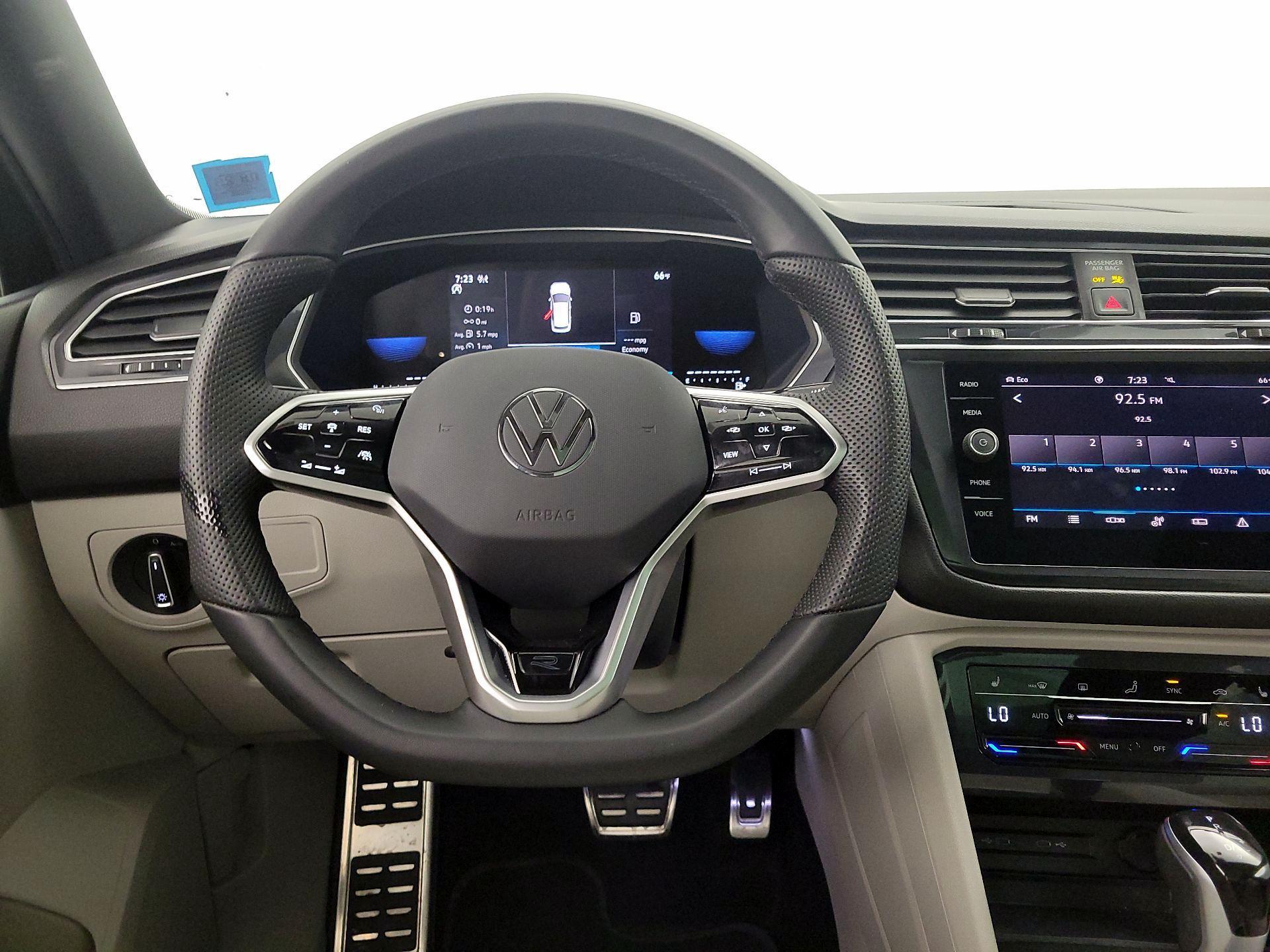 Thumbnail: 2023 Volkswagen Tiguan - 10