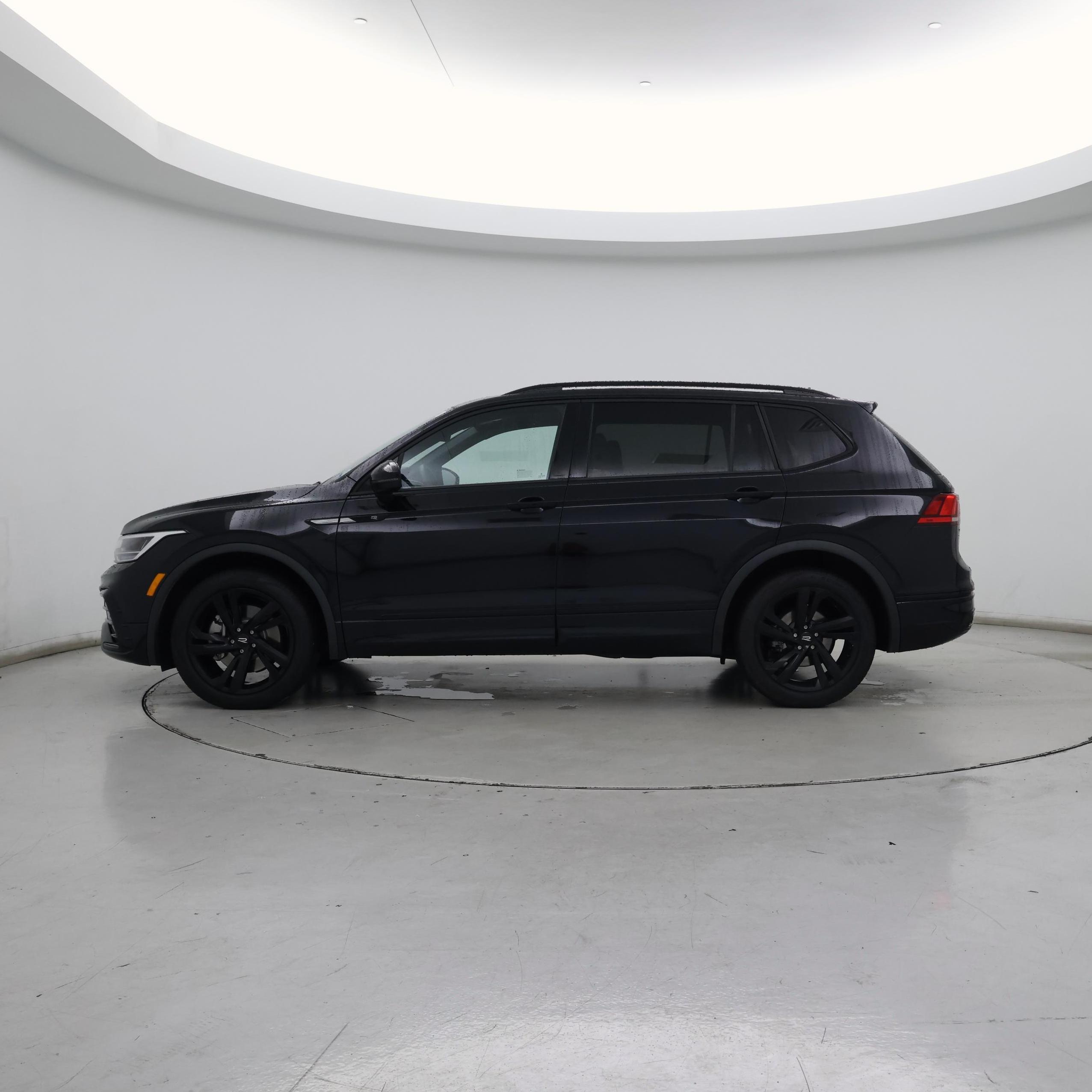 Thumbnail: 2023 Volkswagen Tiguan - 3