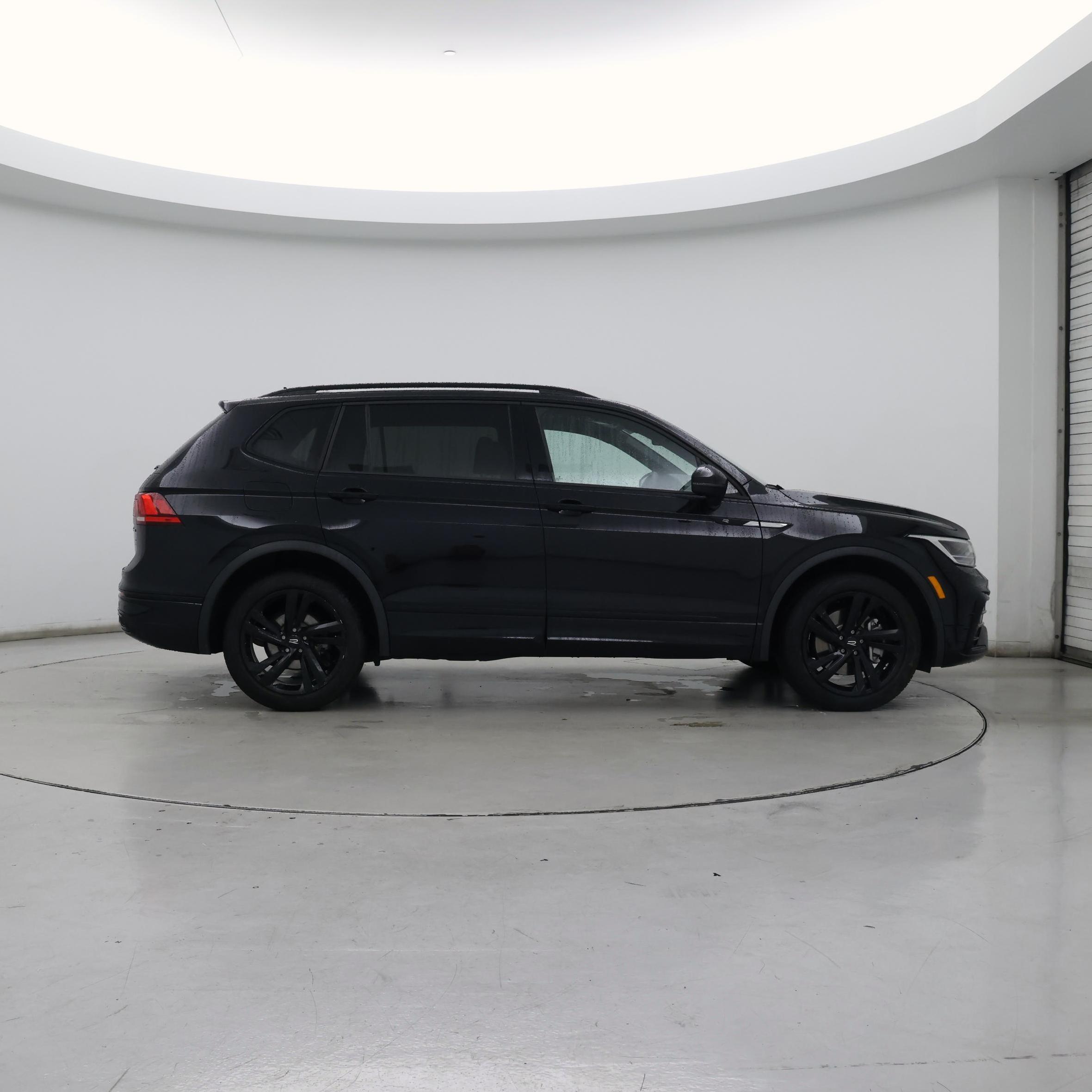 Thumbnail: 2023 Volkswagen Tiguan - 7