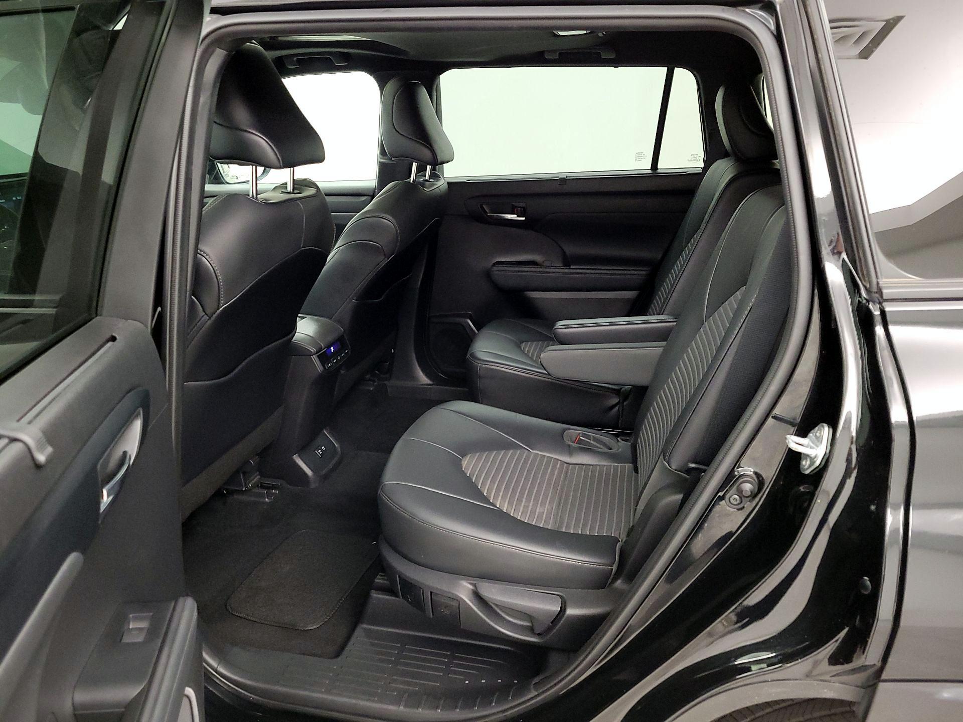 Thumbnail: 2021 Toyota Highlander - 20