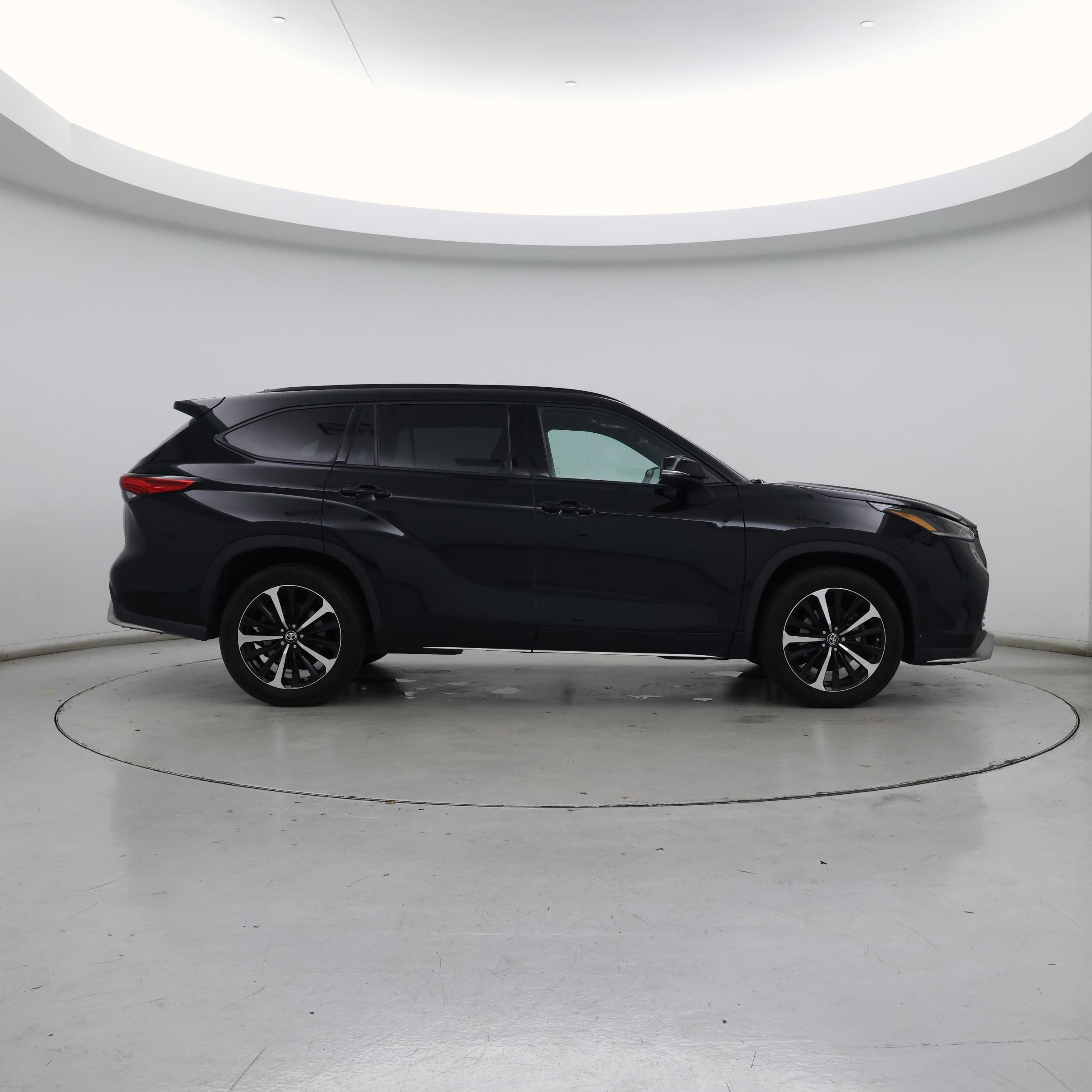 Thumbnail: 2021 Toyota Highlander - 7