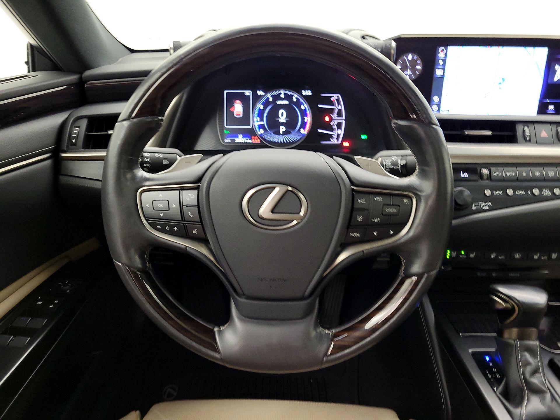 Thumbnail: 2019 Lexus ES - 10
