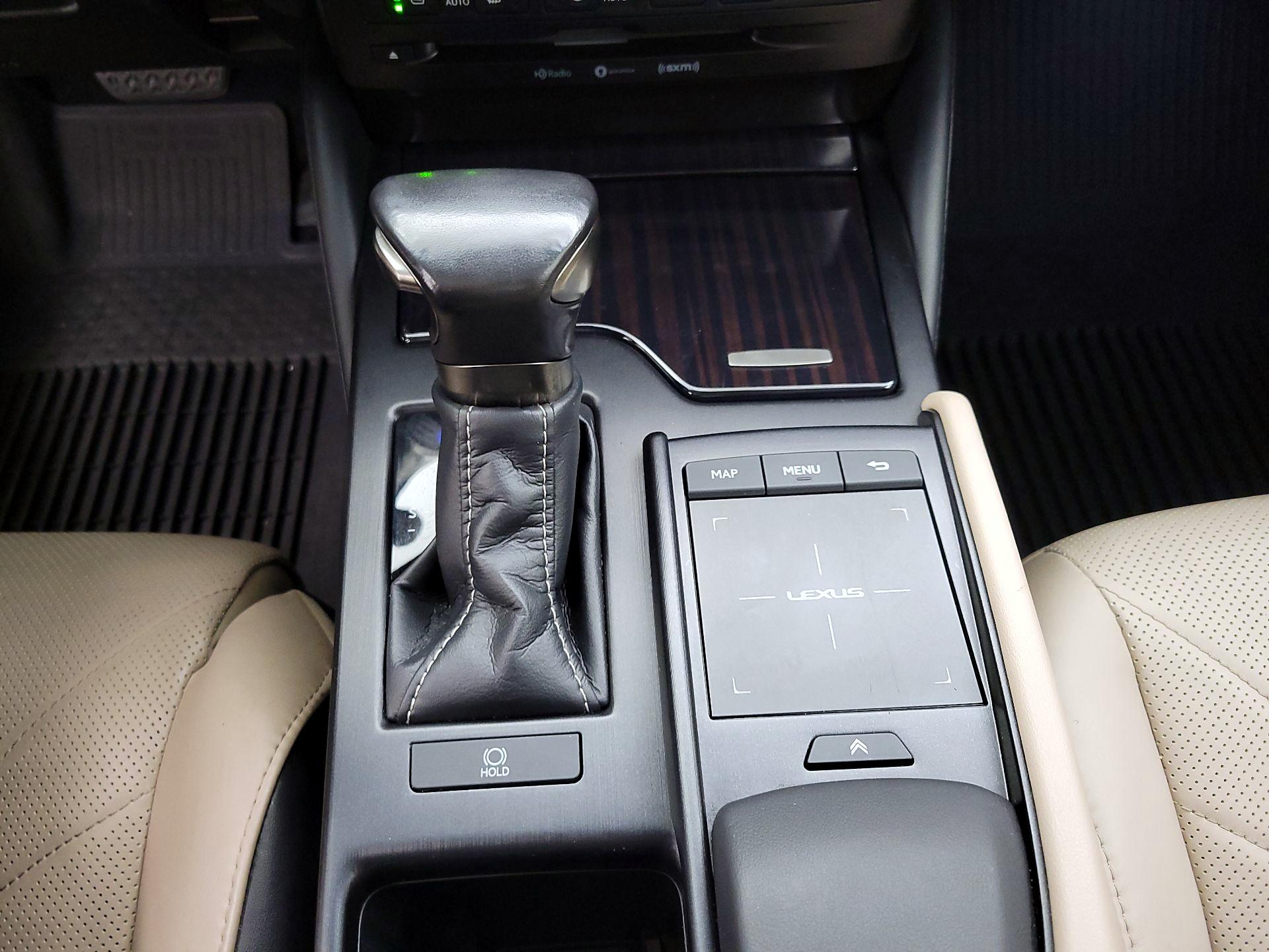 Thumbnail: 2019 Lexus ES - 18