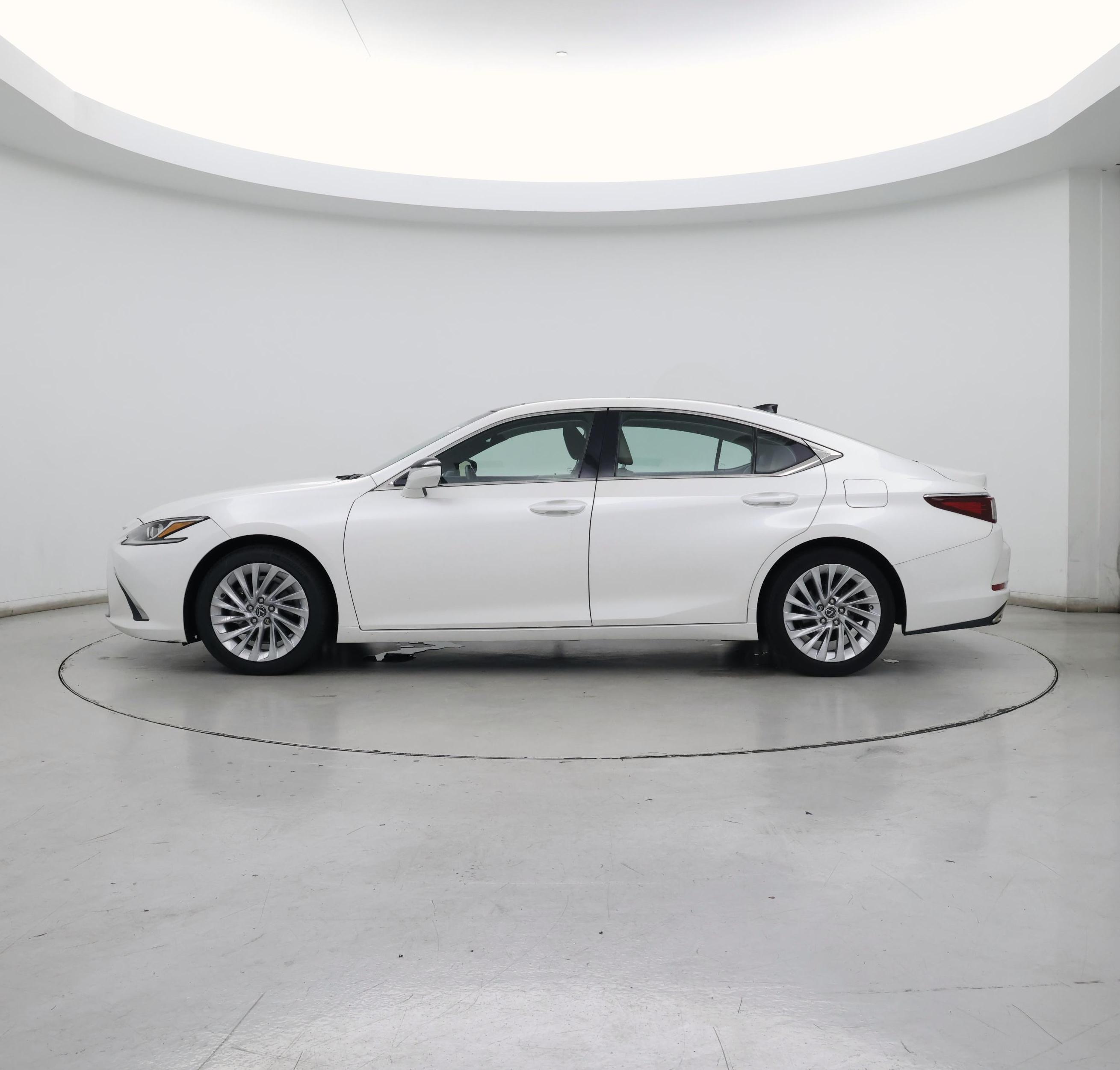 Thumbnail: 2019 Lexus ES - 3