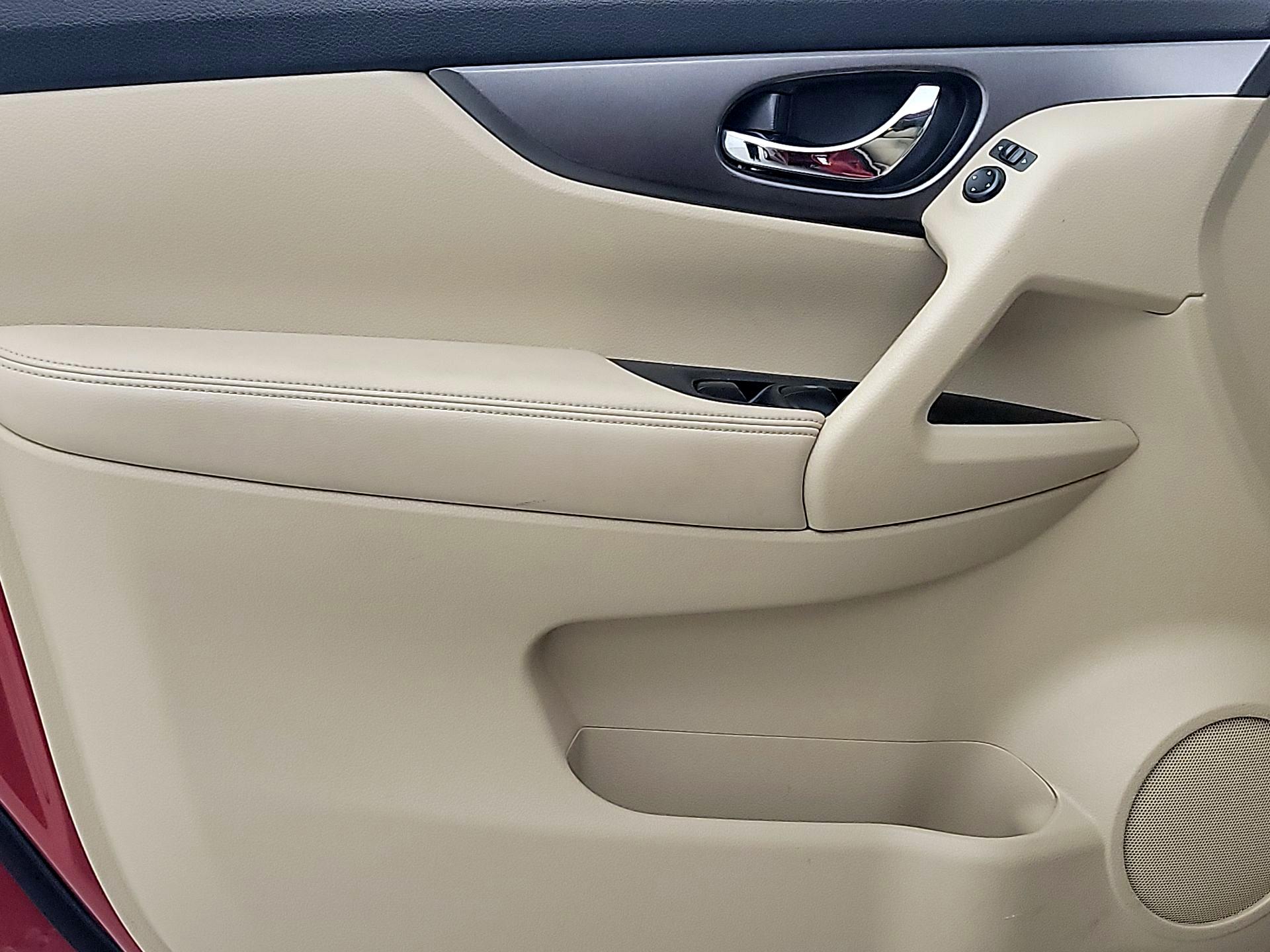 Thumbnail: 2016 Nissan Rogue - 12