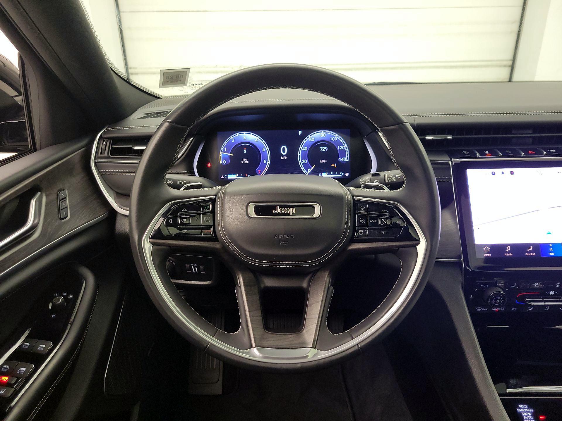 Thumbnail: 2023 Jeep Grand Cherokee - 10