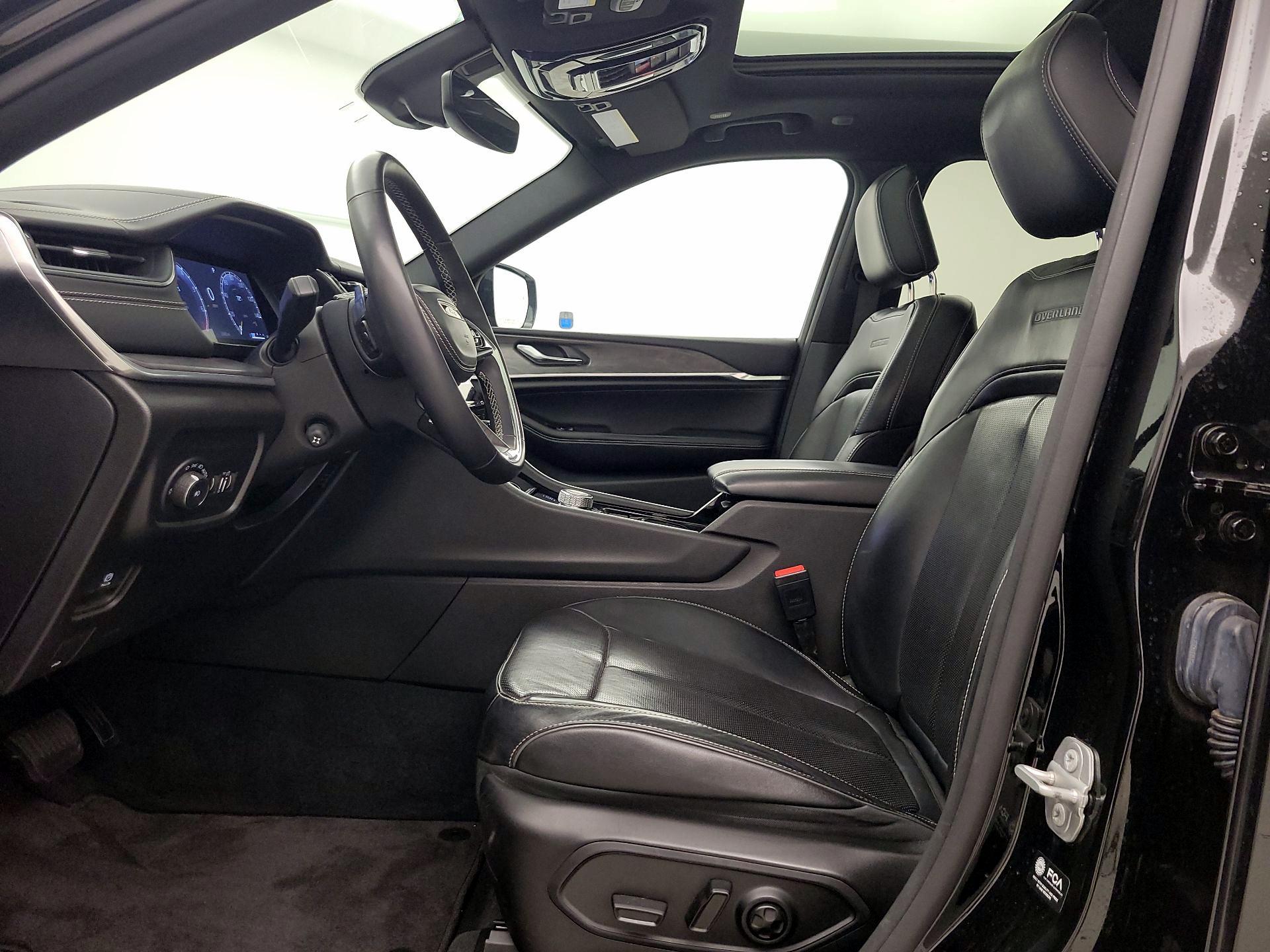 Thumbnail: 2023 Jeep Grand Cherokee - 11