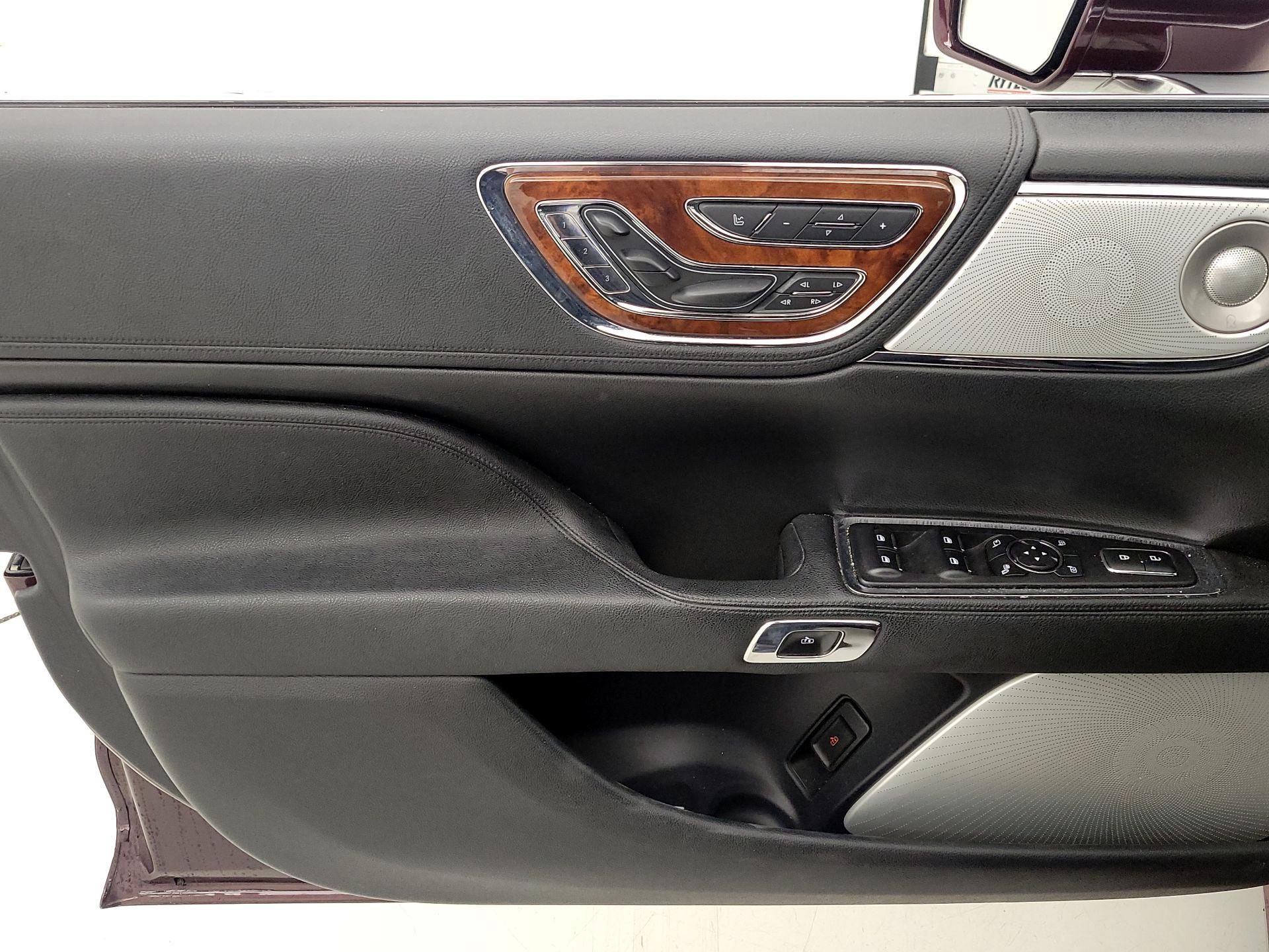 Thumbnail: 2020 Lincoln Continental - 12