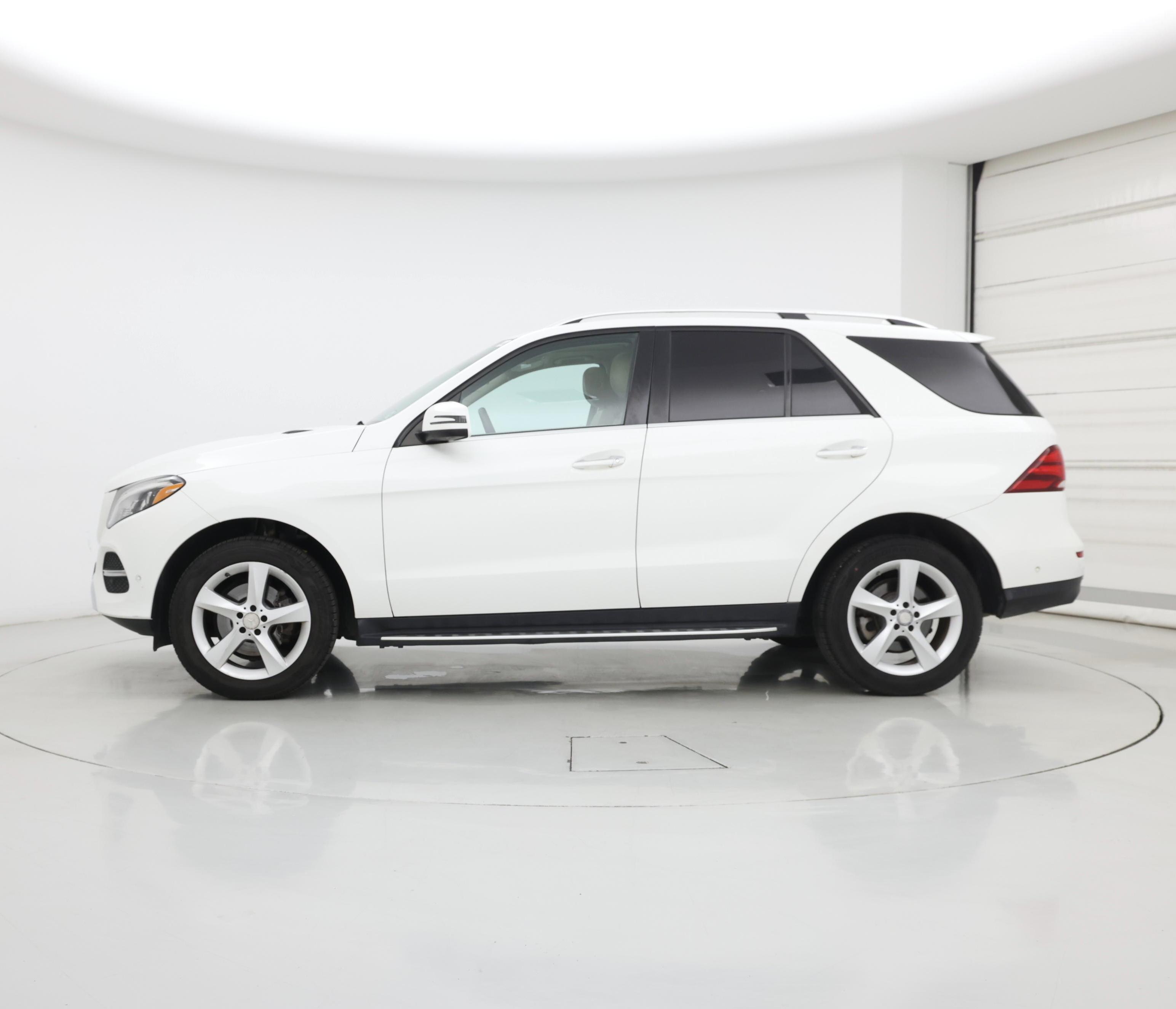 Thumbnail: 2017 Mercedes-Benz GLE - 3
