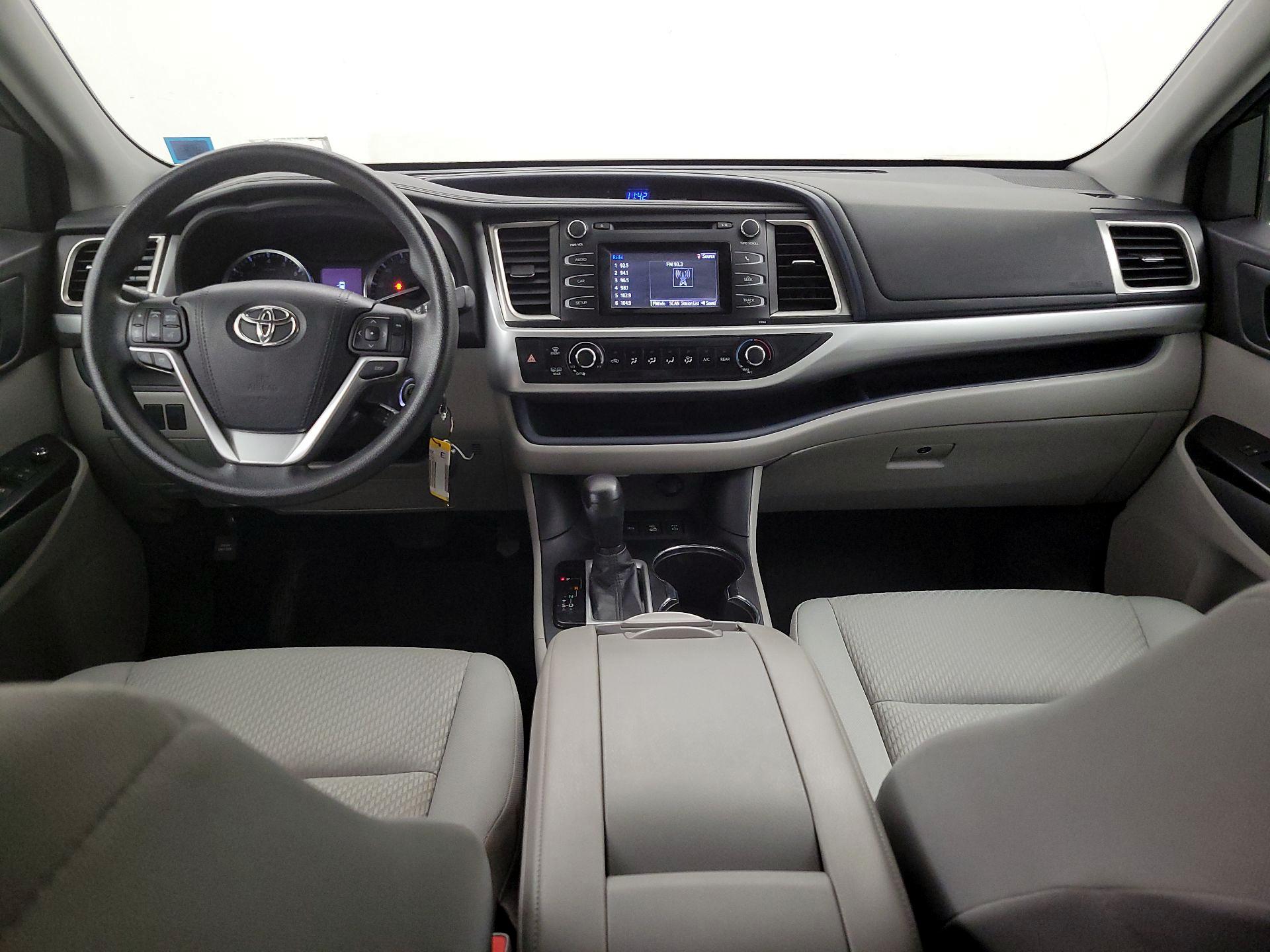 Thumbnail: 2016 Toyota Highlander - 9