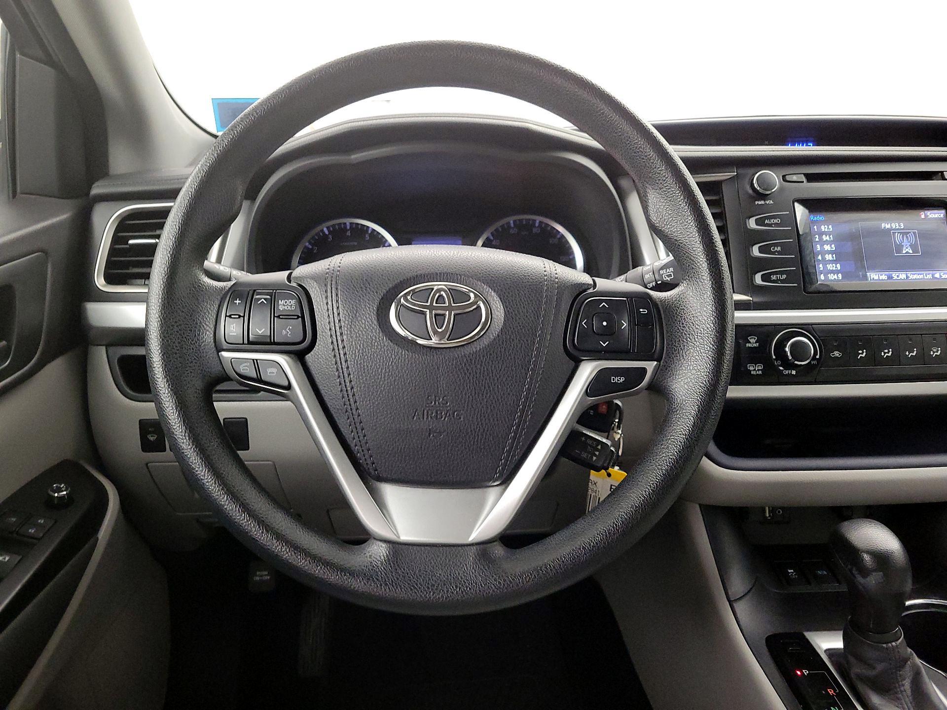 Thumbnail: 2016 Toyota Highlander - 10