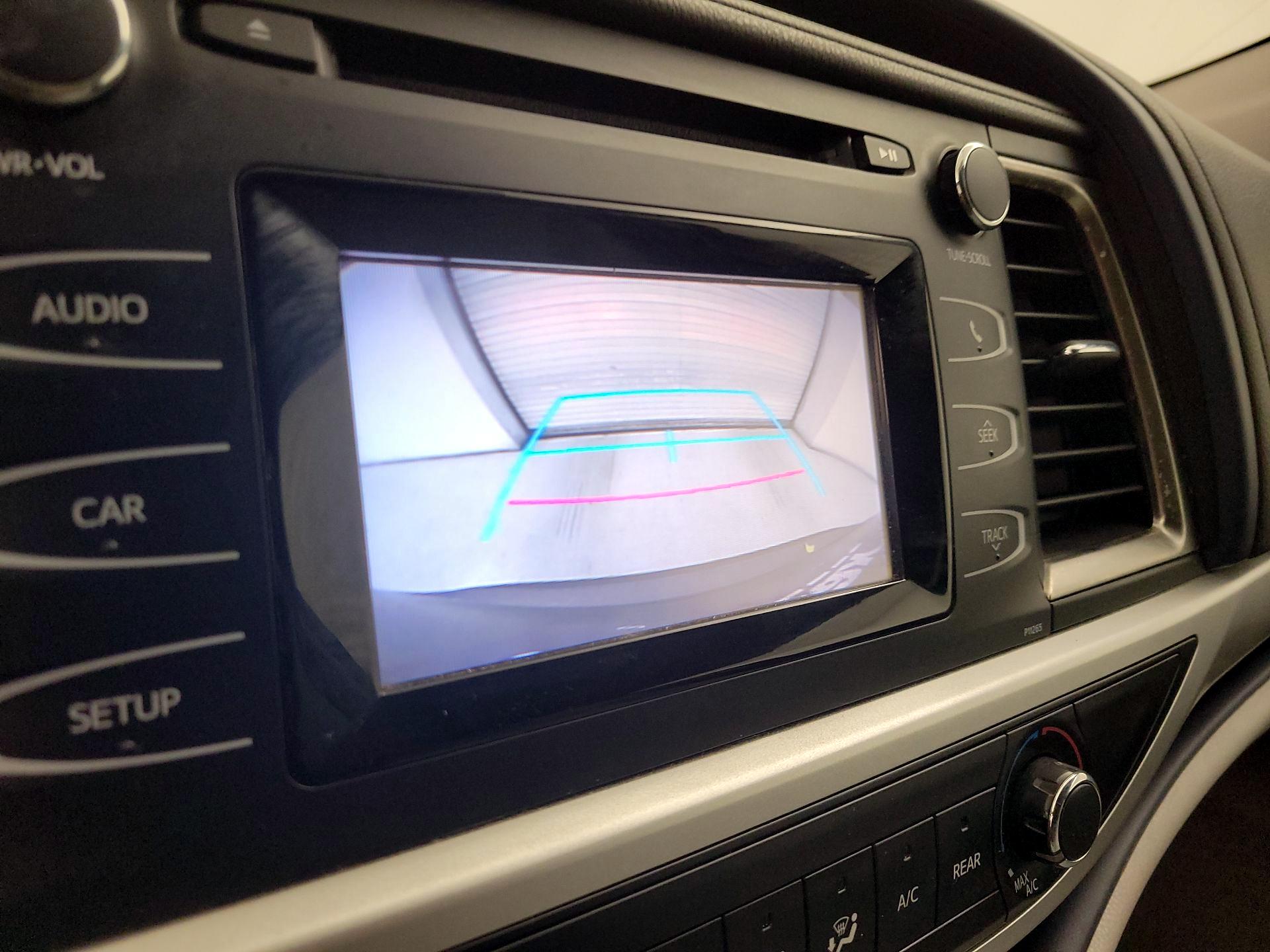 Thumbnail: 2016 Toyota Highlander - 14