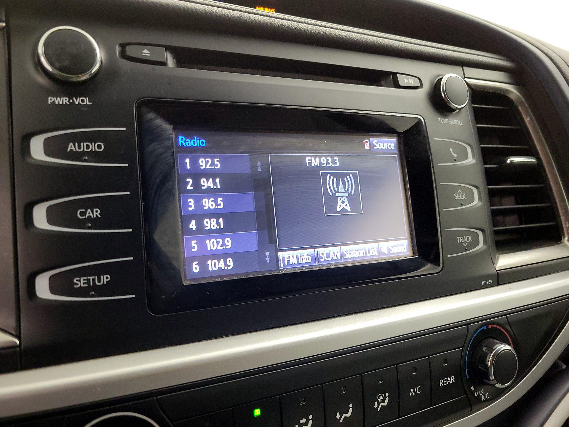 Thumbnail: 2016 Toyota Highlander - 15