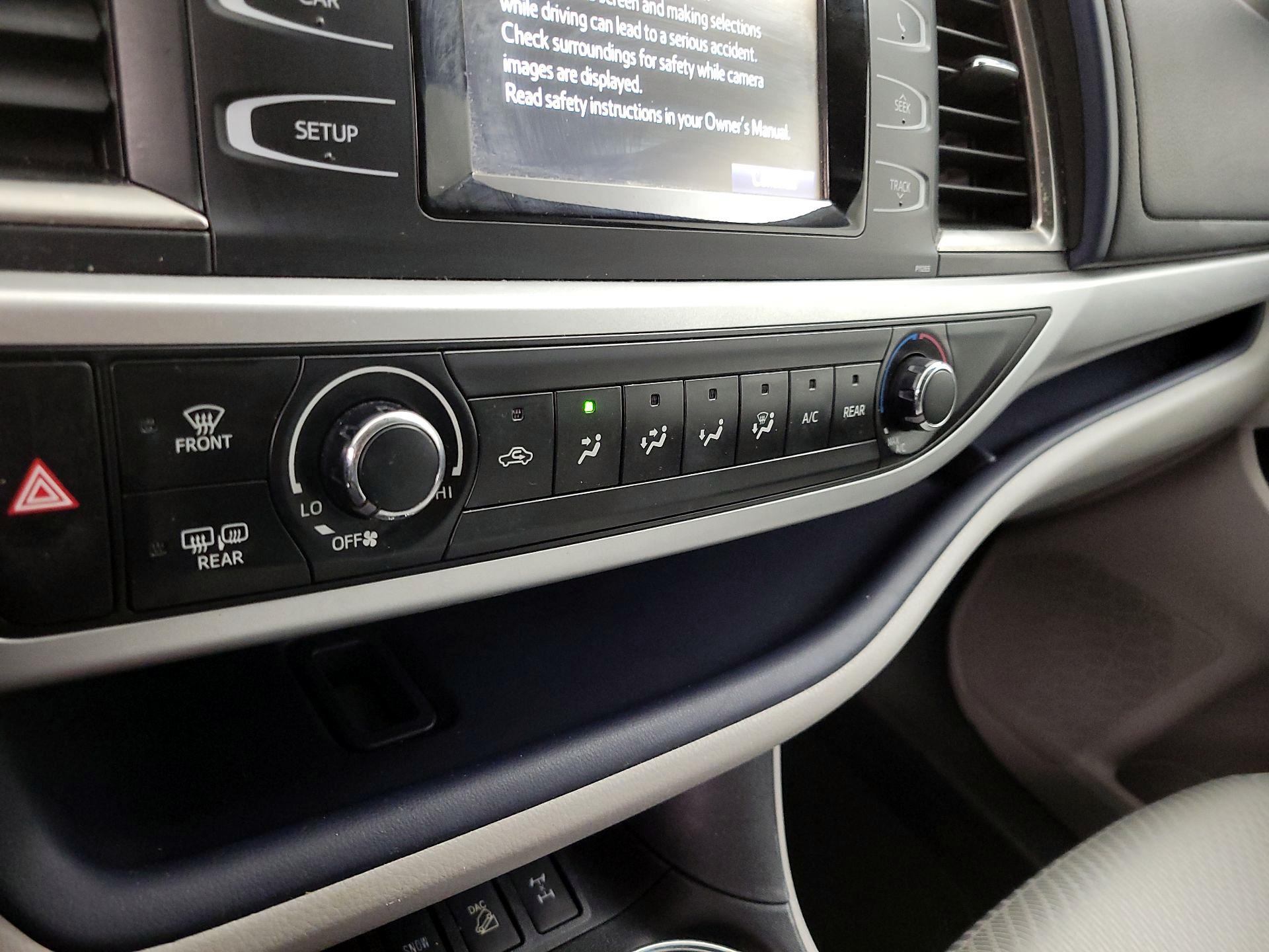 Thumbnail: 2016 Toyota Highlander - 16