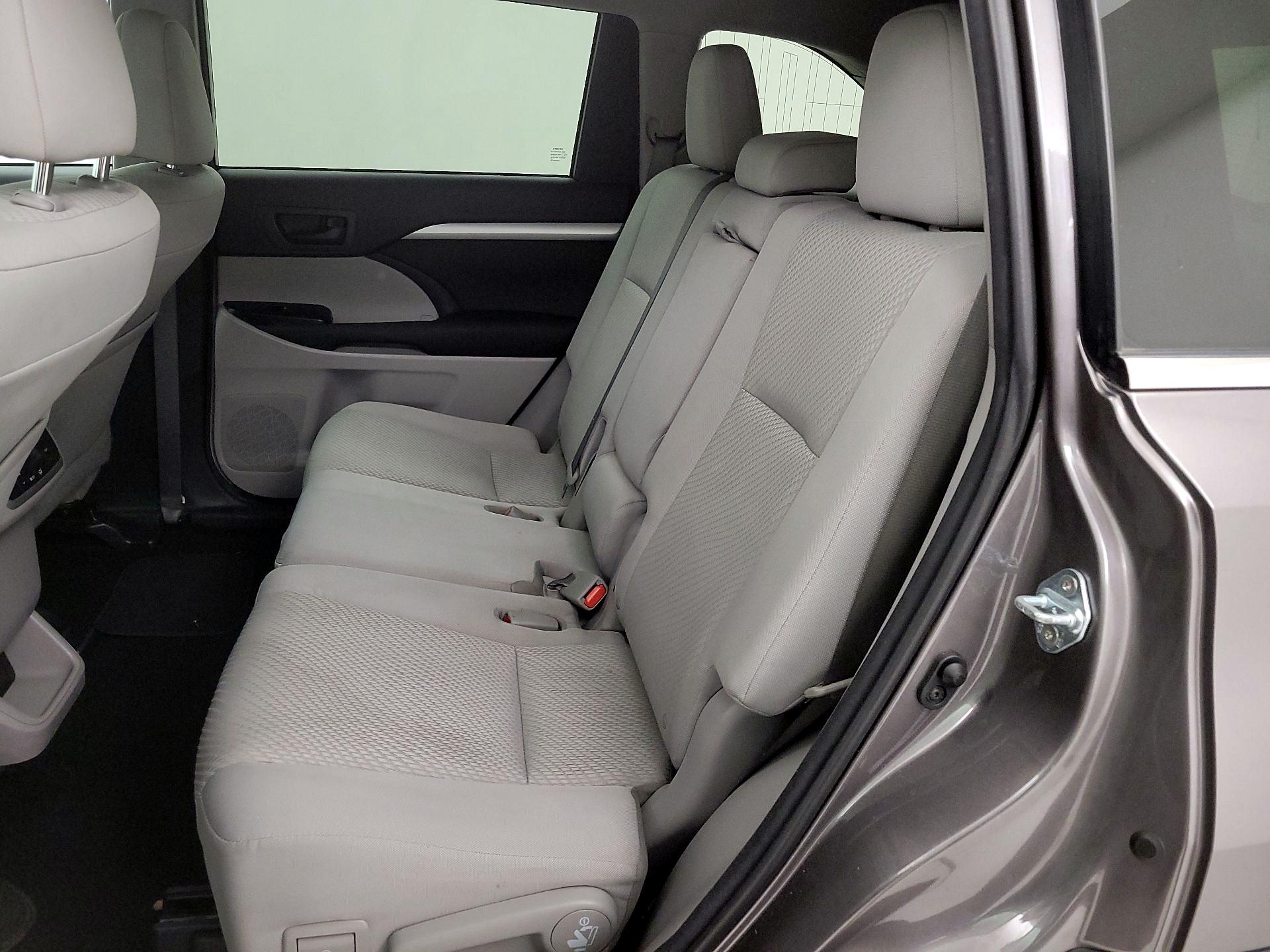 Thumbnail: 2016 Toyota Highlander - 18