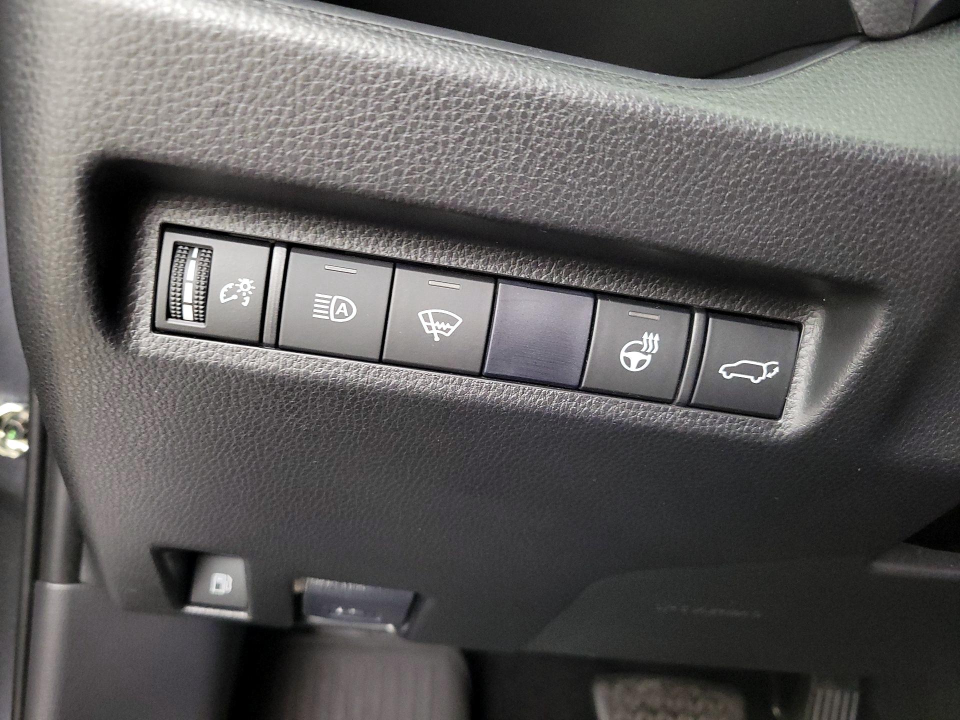 Thumbnail: 2021 Toyota RAV4 - 13