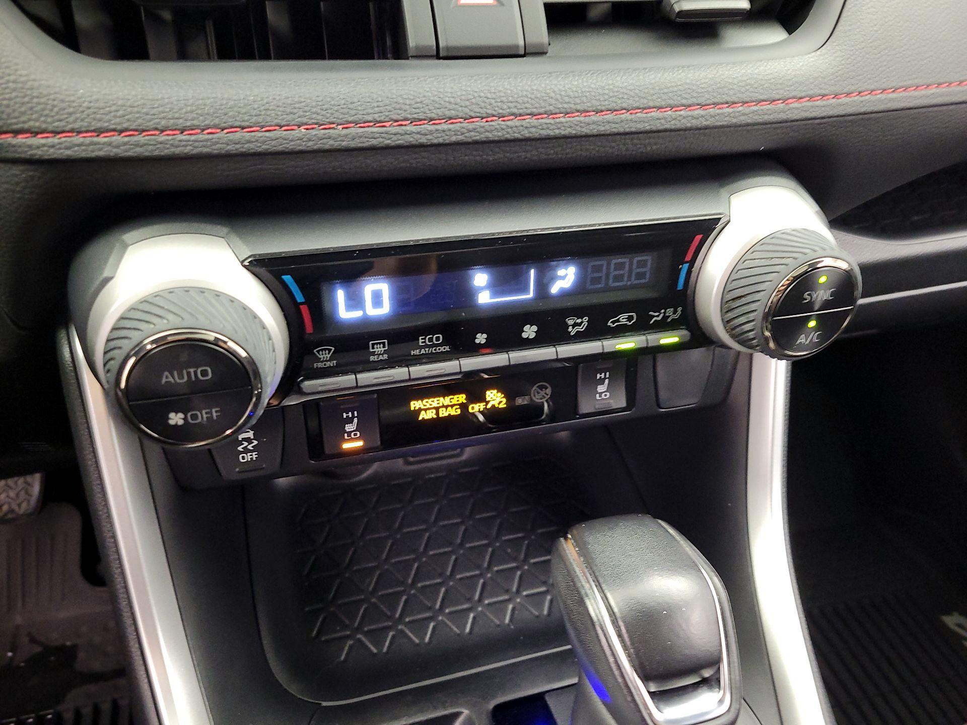 Thumbnail: 2021 Toyota RAV4 - 16
