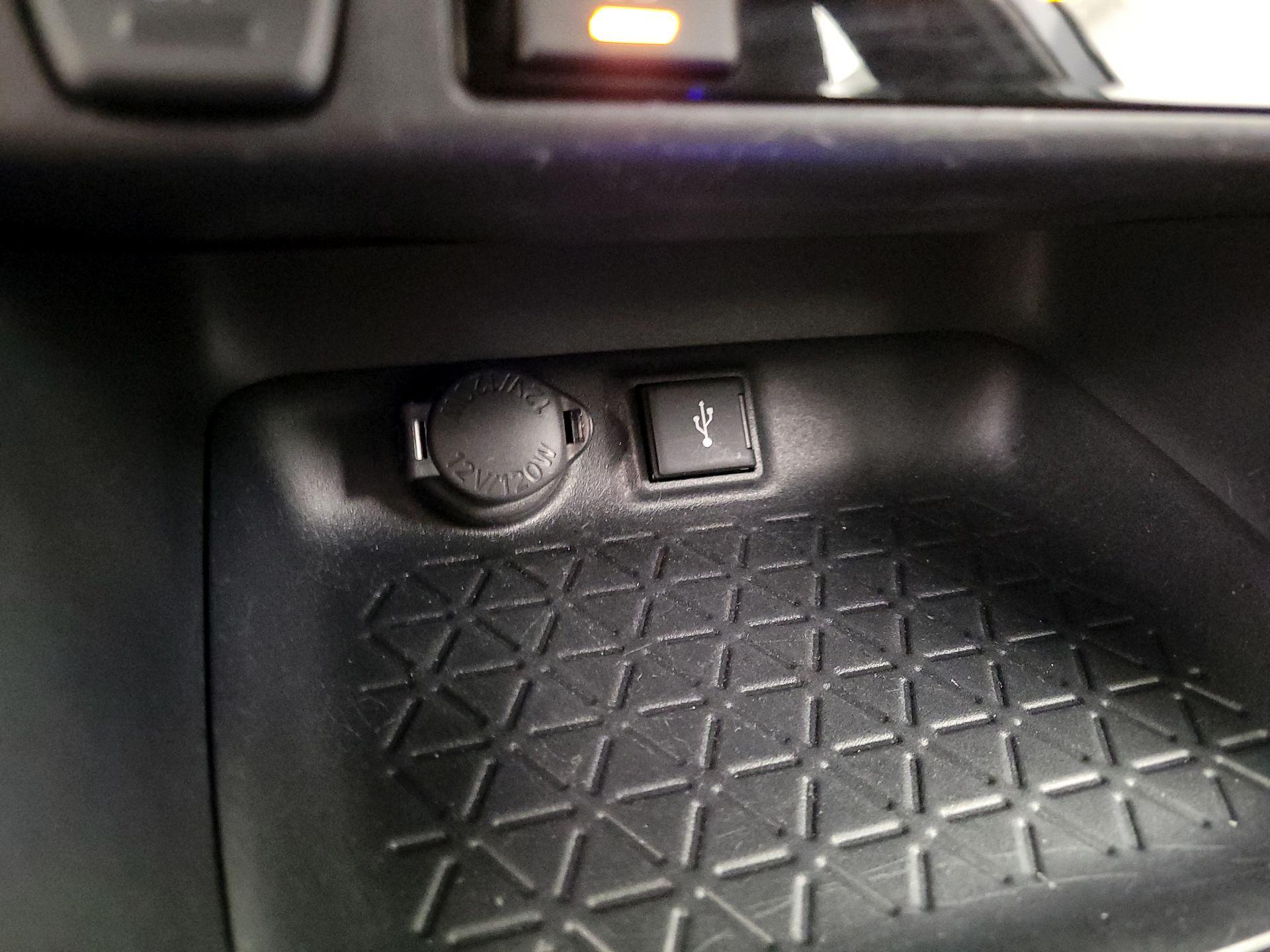 Thumbnail: 2021 Toyota RAV4 - 18