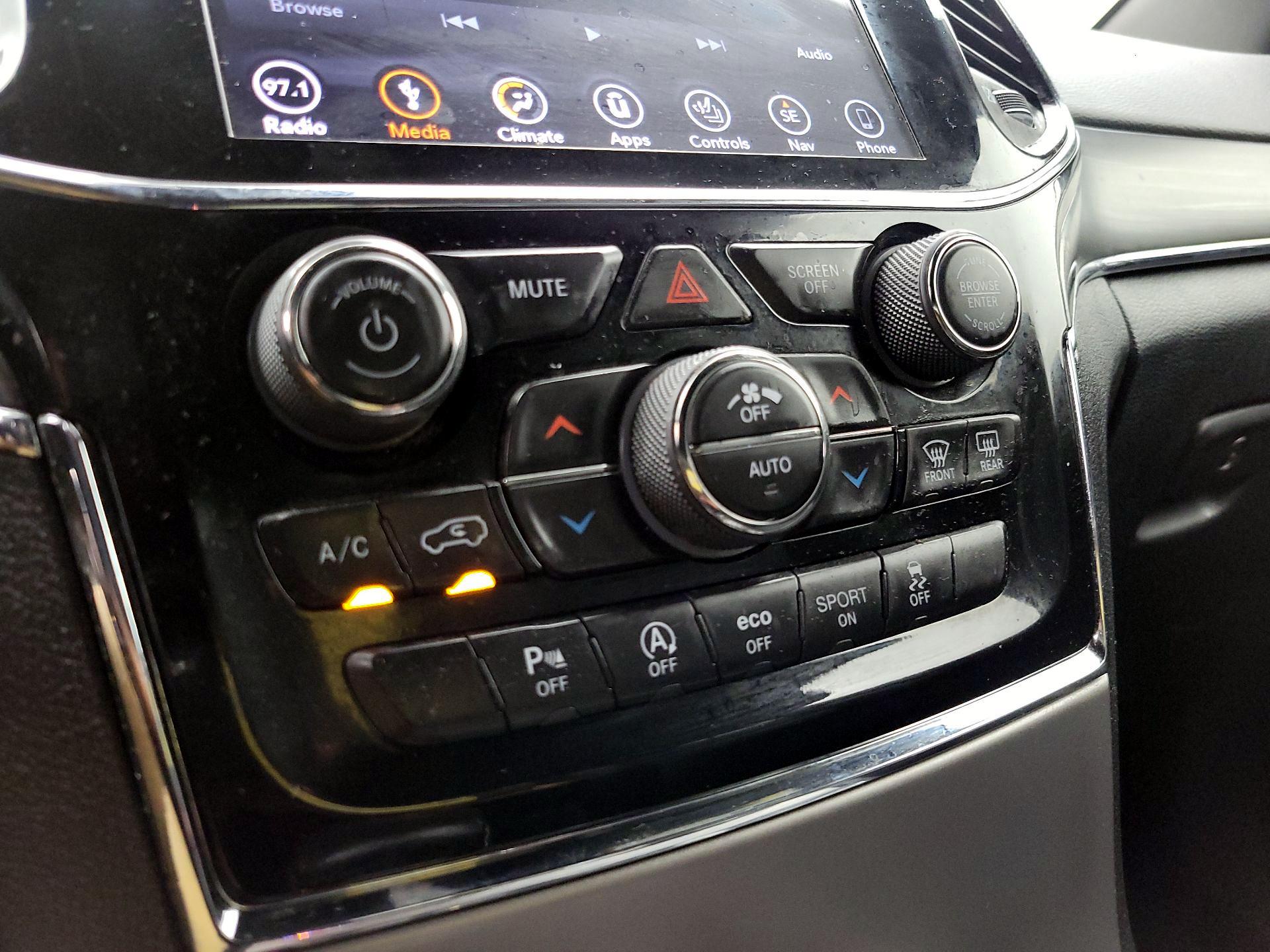 Thumbnail: 2019 Jeep Grand Cherokee - 17