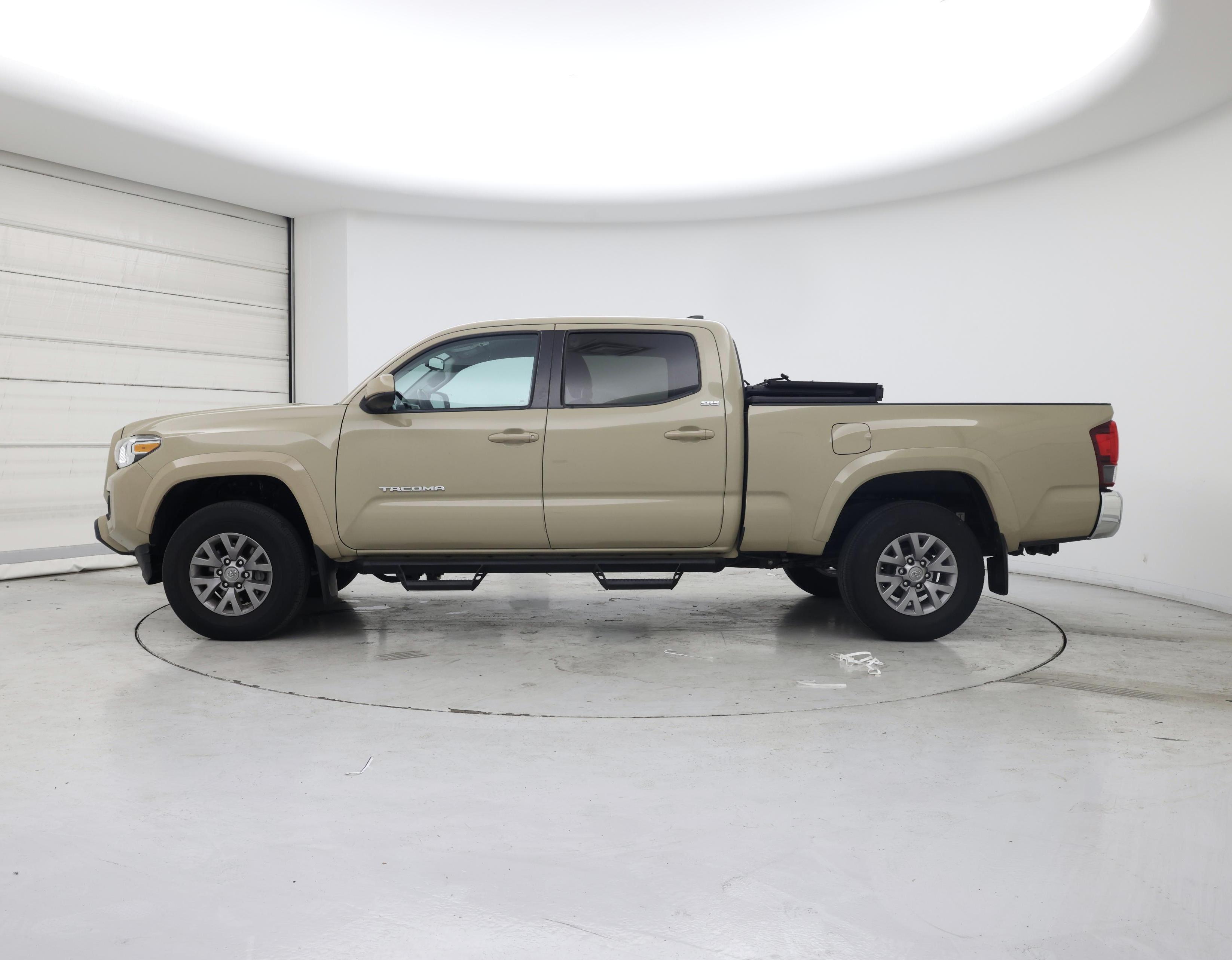 Thumbnail: 2019 Toyota Tacoma - 3