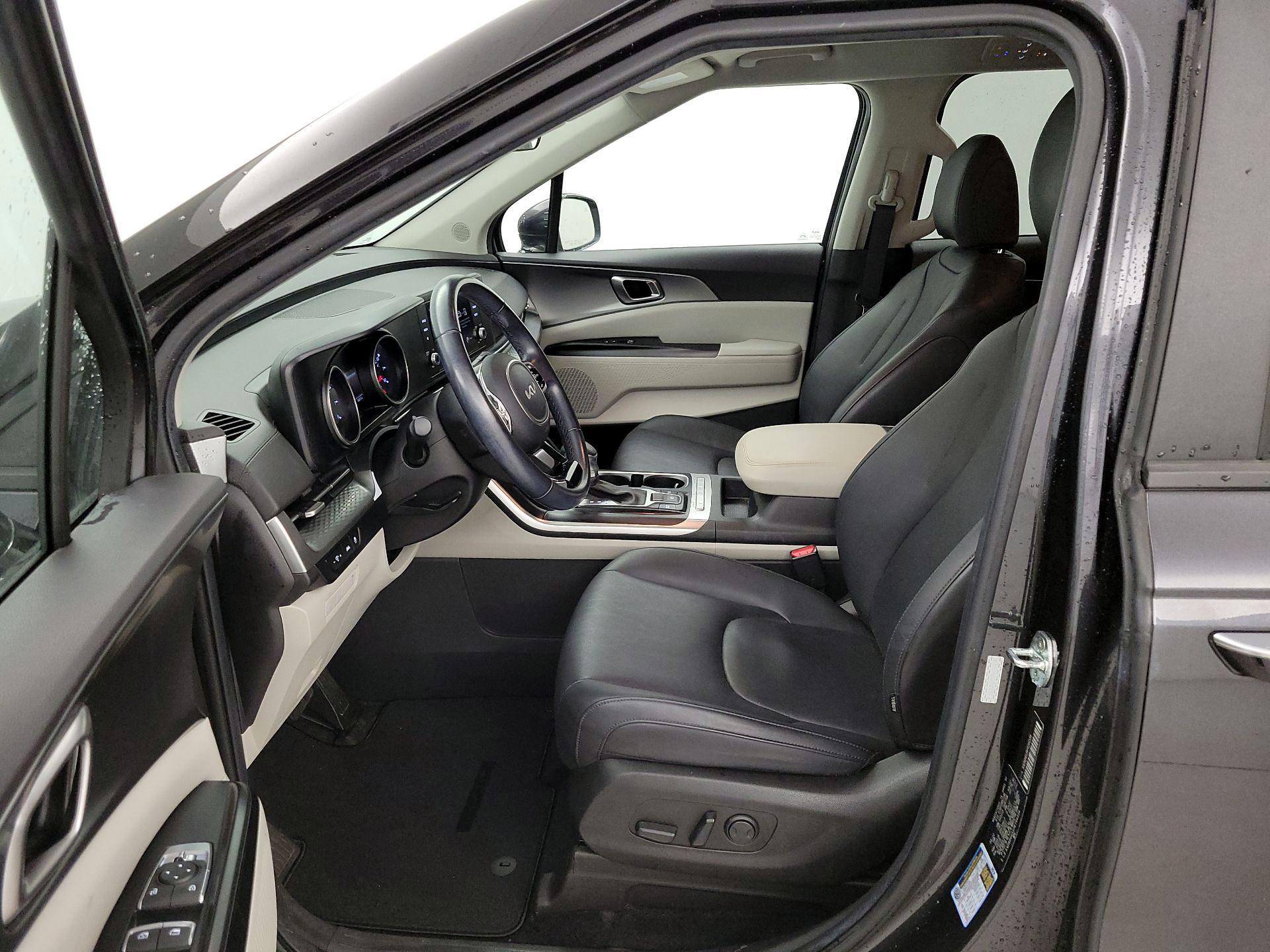 Thumbnail: 2023 Kia Carnival - 11