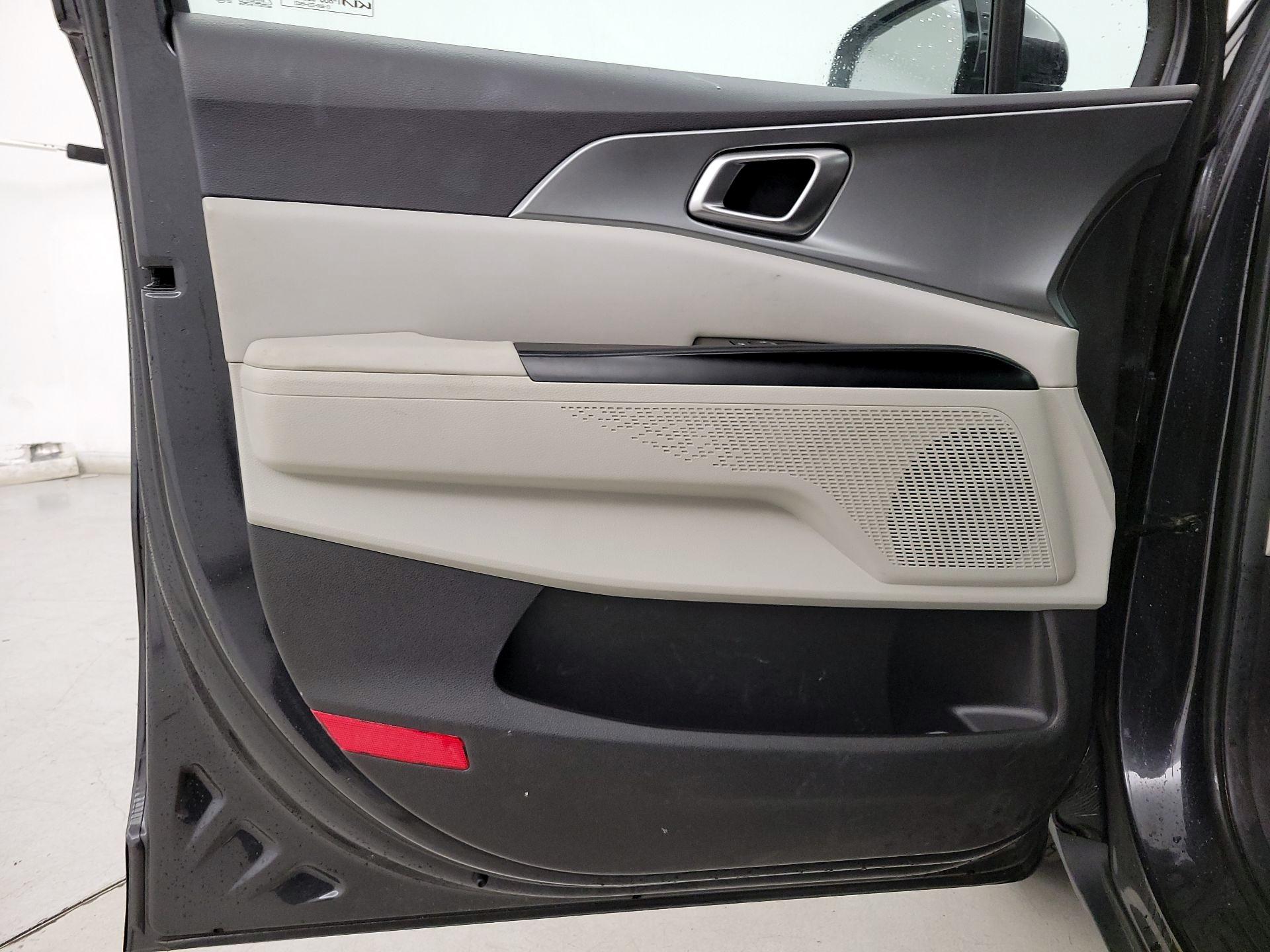 Thumbnail: 2023 Kia Carnival - 12