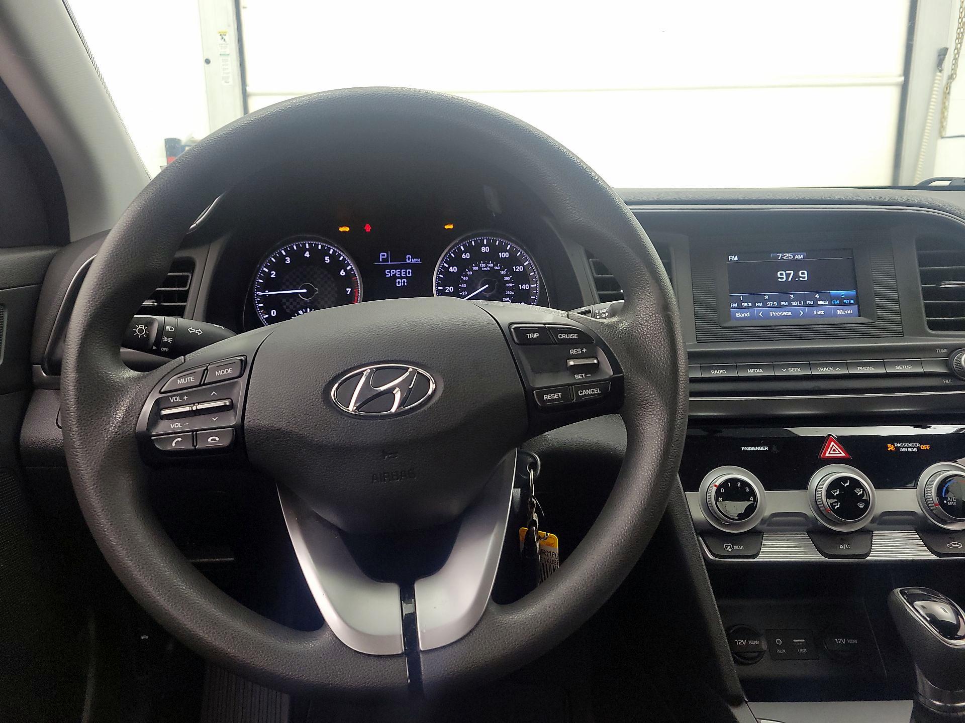 Thumbnail: 2019 Hyundai Elantra - 10