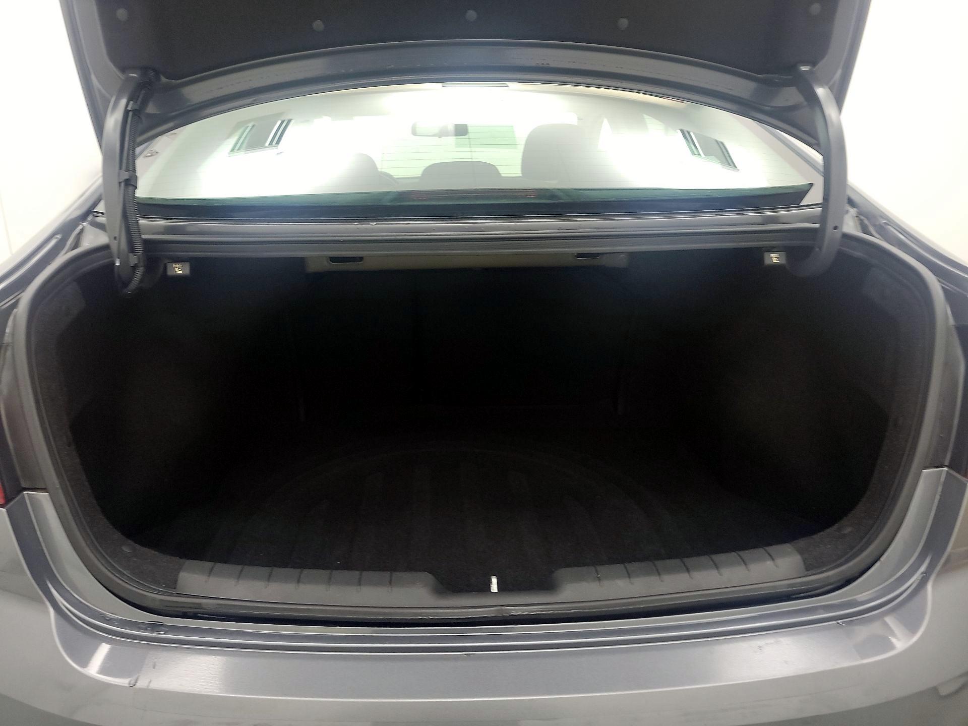Thumbnail: 2019 Hyundai Elantra - 18