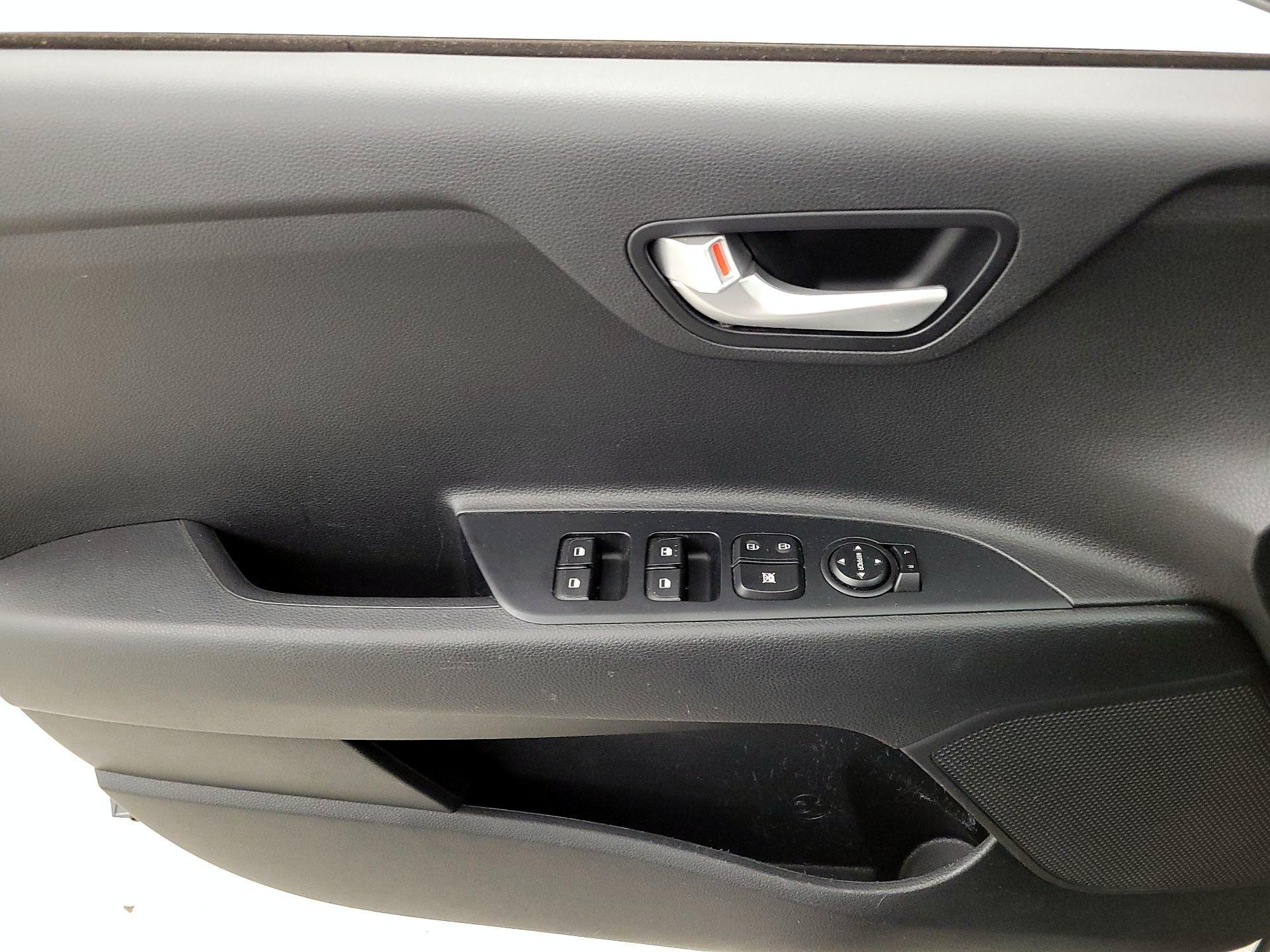 Thumbnail: 2020 Kia Rio - 12