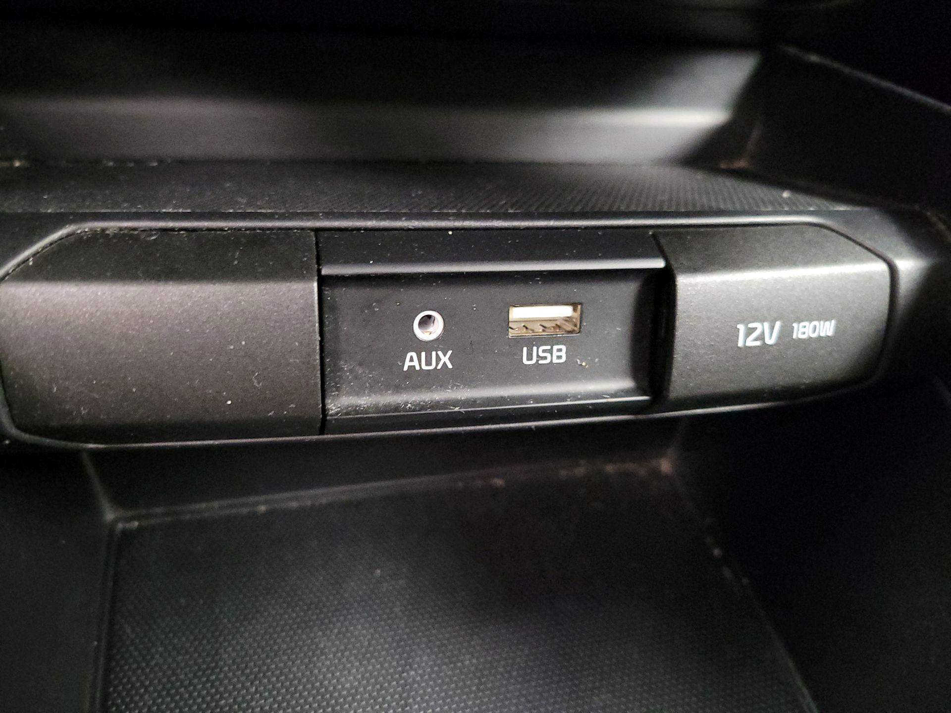 Thumbnail: 2020 Kia Rio - 18