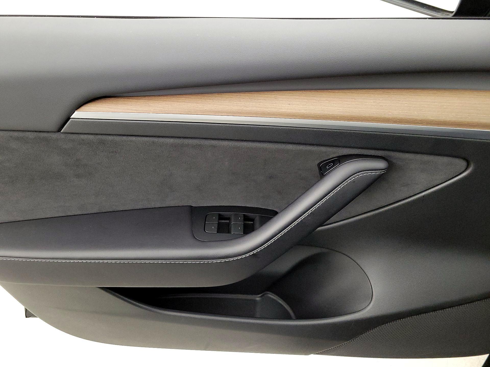 Thumbnail: 2023 Tesla Model 3 - 12