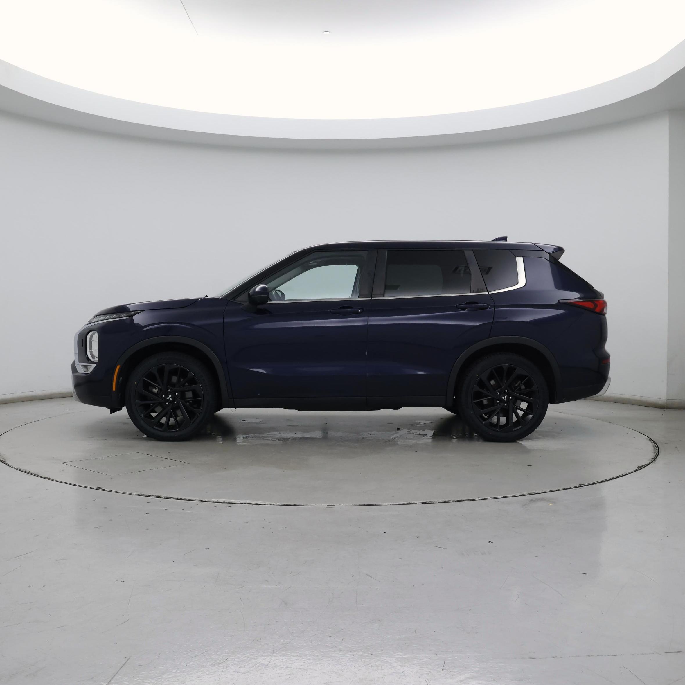 Thumbnail: 2022 Mitsubishi Outlander - 3