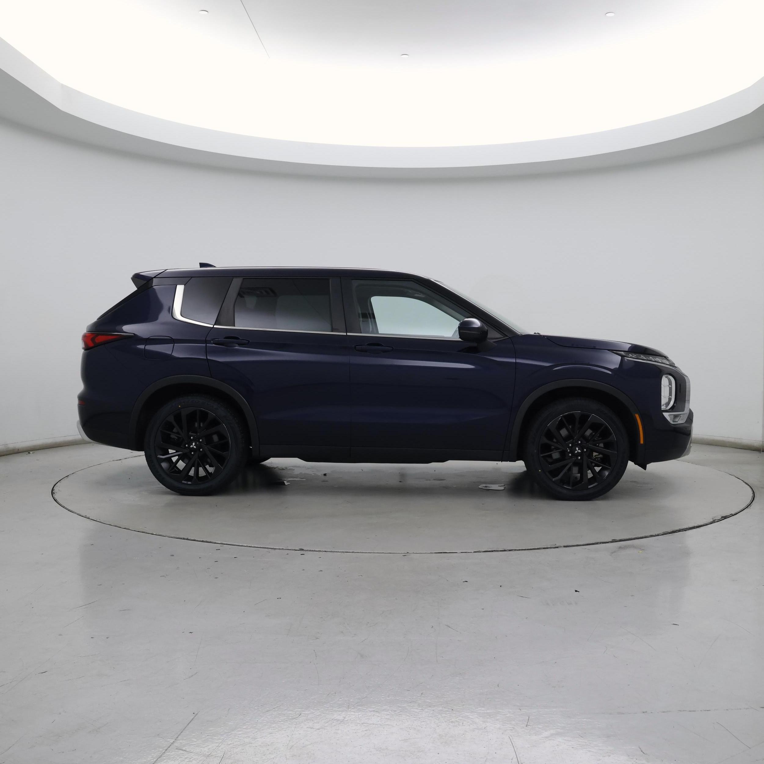 Thumbnail: 2022 Mitsubishi Outlander - 7