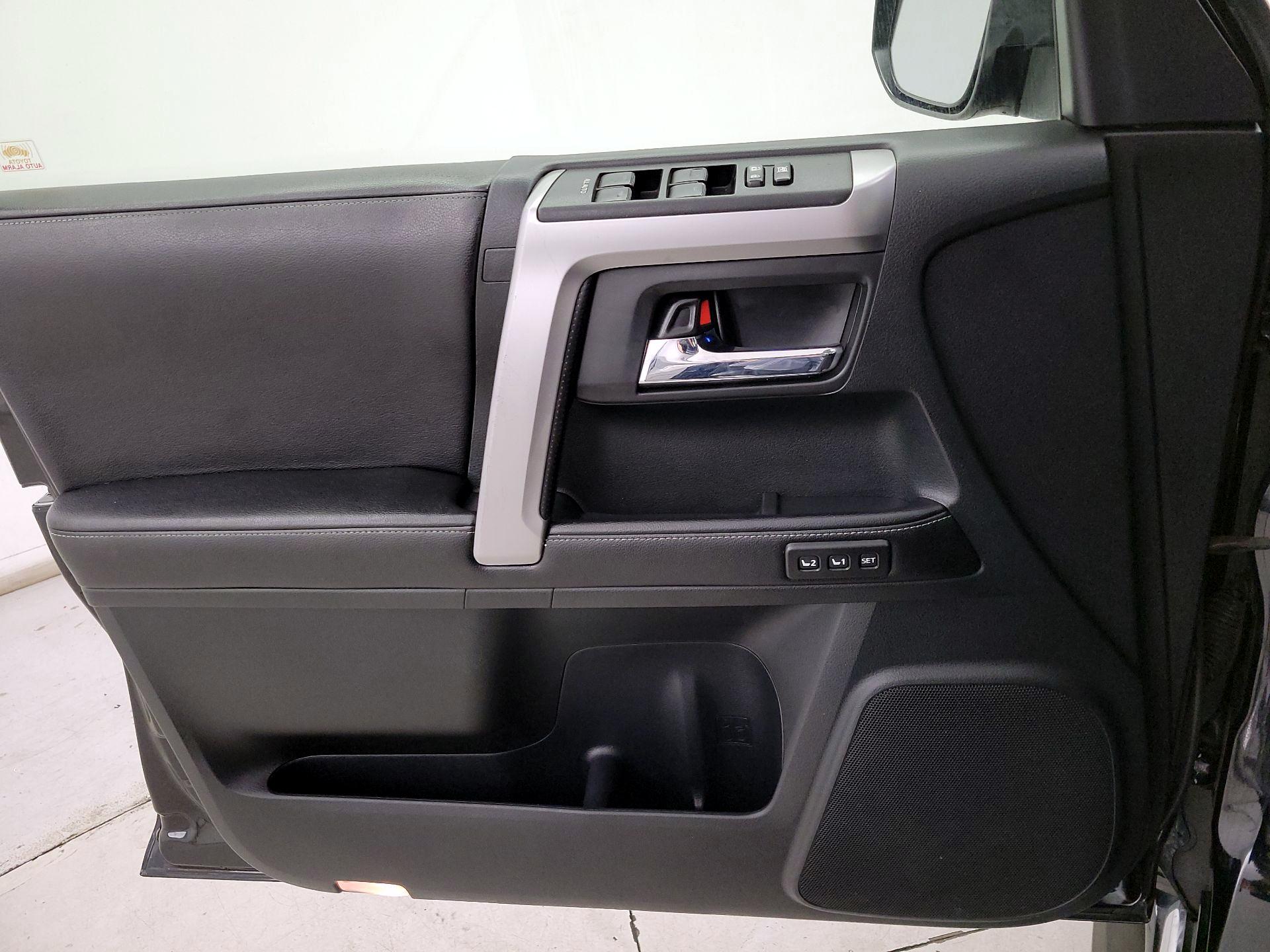 Thumbnail: 2016 Toyota 4Runner - 12