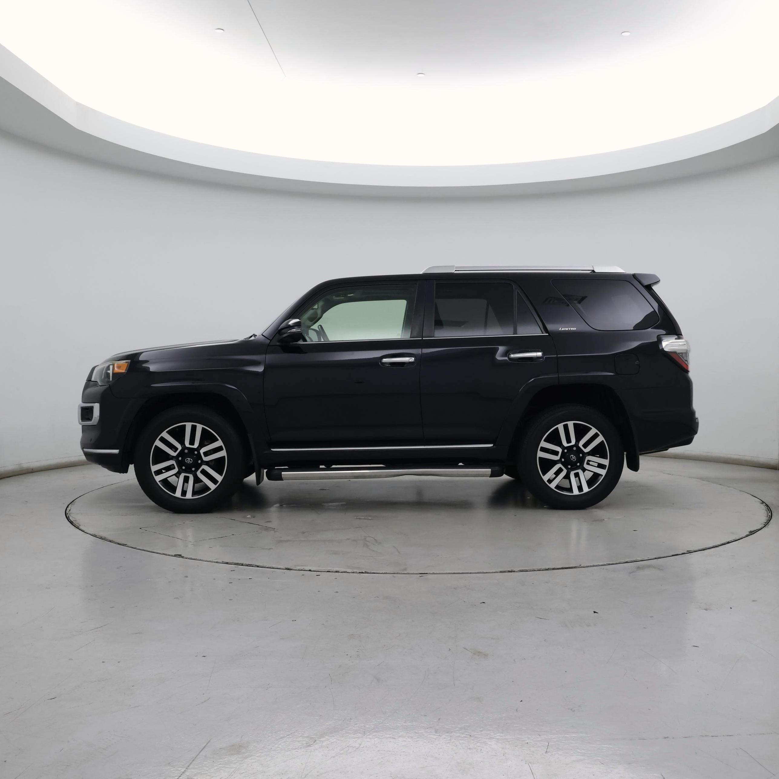 Thumbnail: 2016 Toyota 4Runner - 3