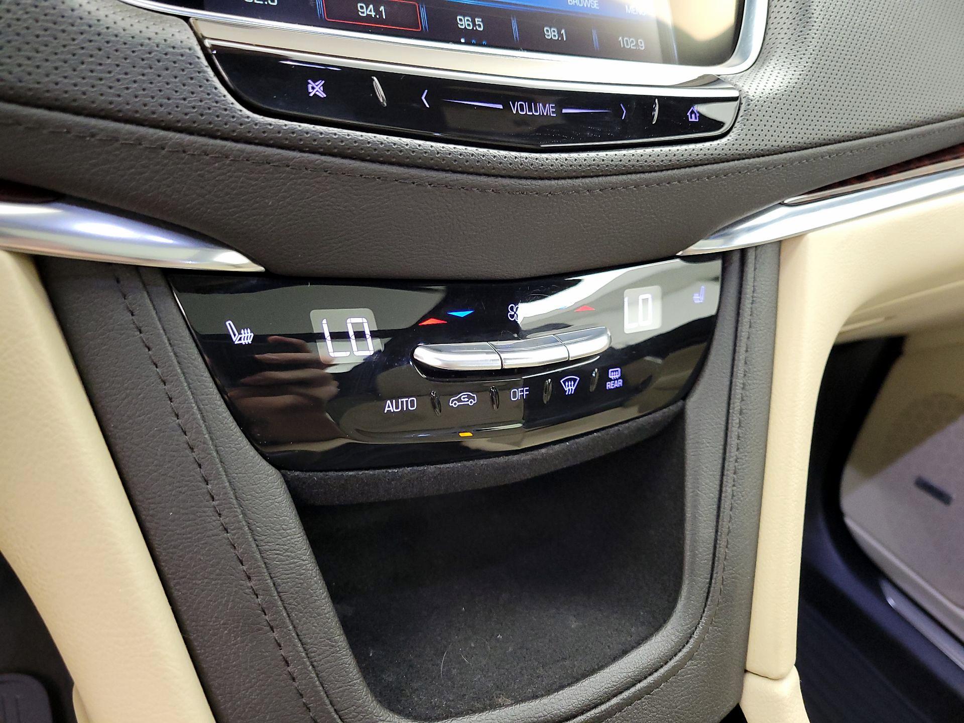 Thumbnail: 2019 Cadillac XT5 - 16