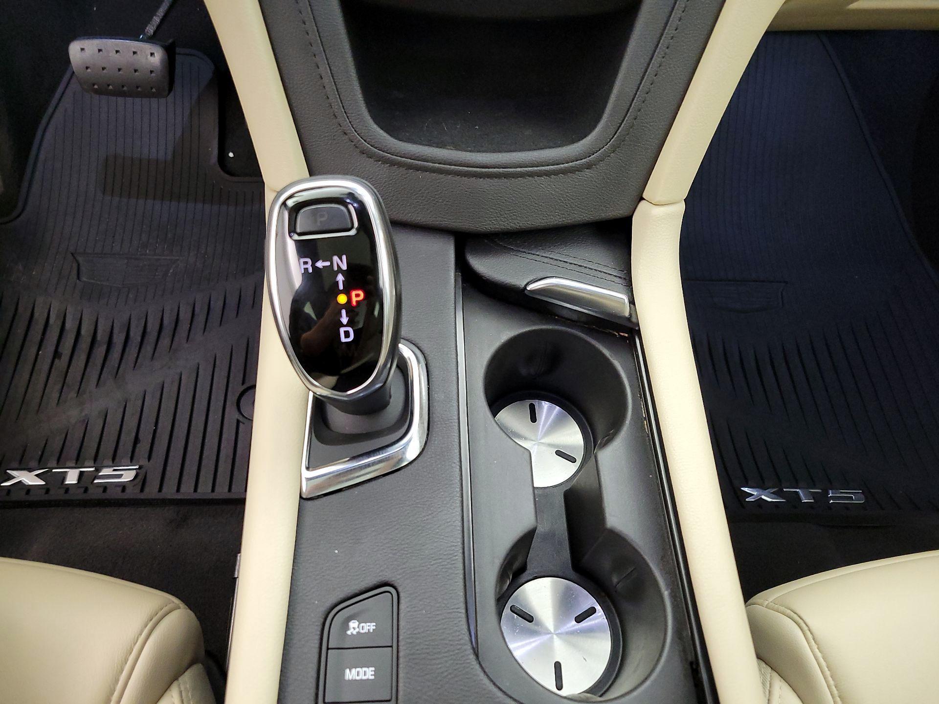 Thumbnail: 2019 Cadillac XT5 - 17