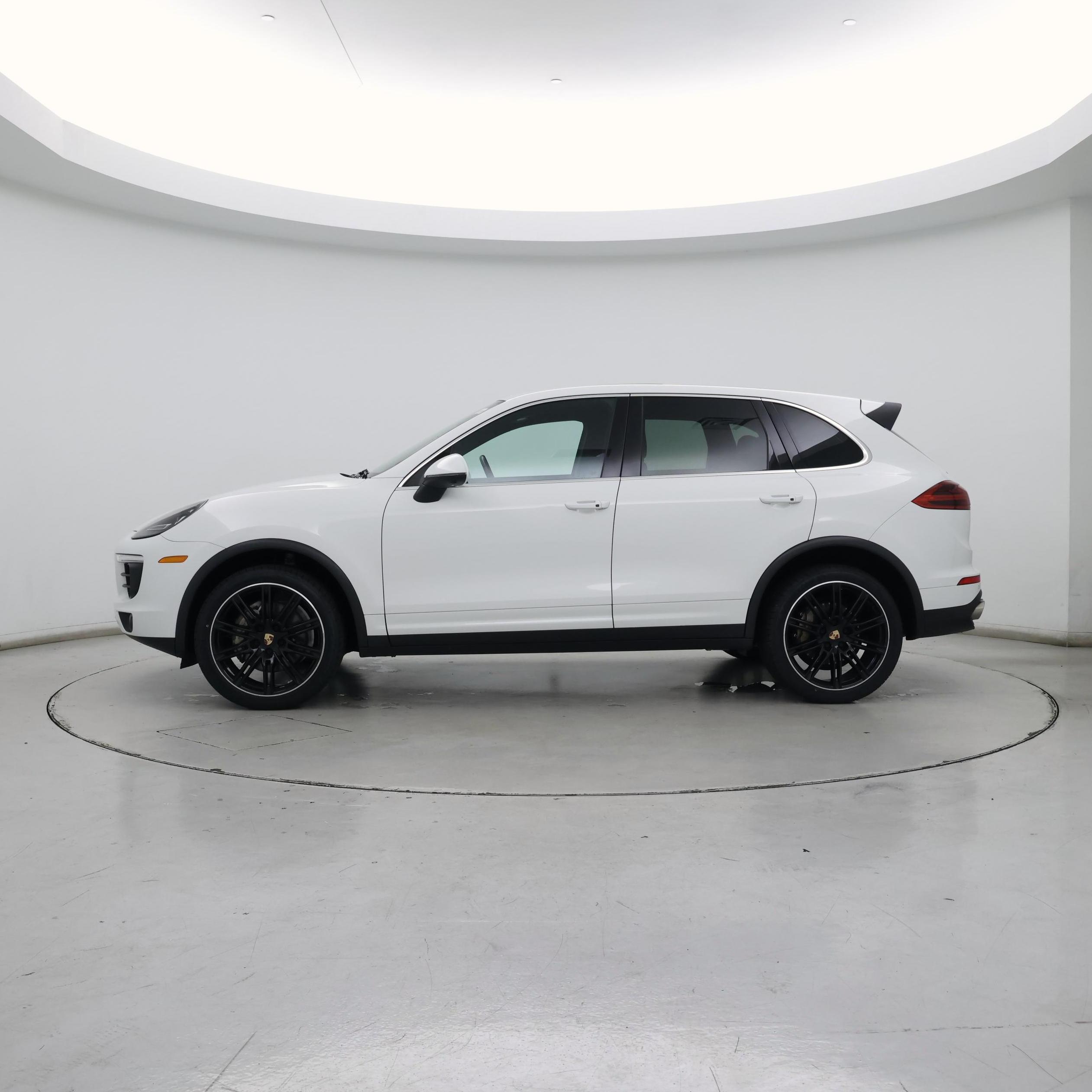 Thumbnail: 2018 Porsche Cayenne - 3