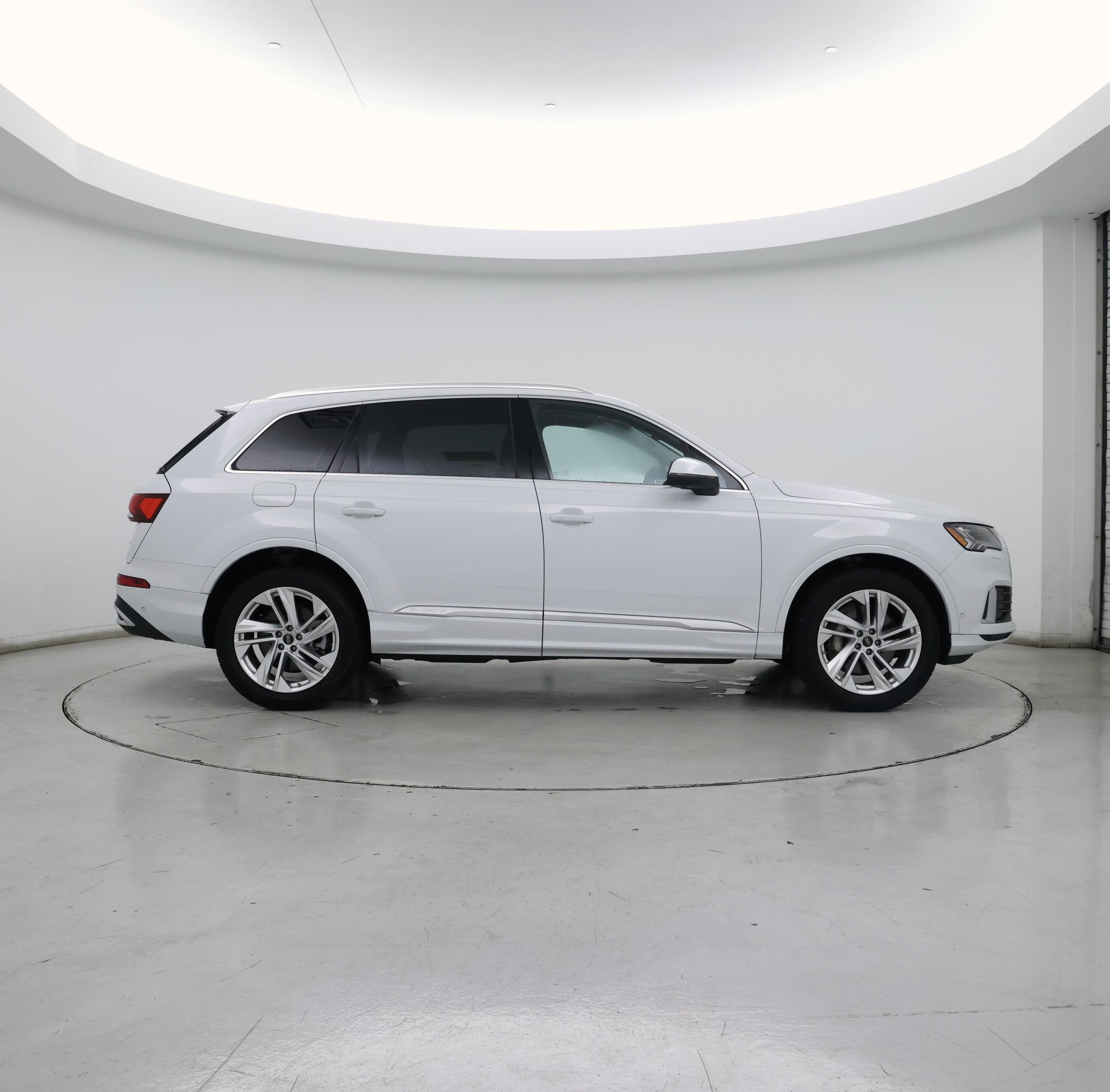 Thumbnail: 2023 Audi Q7 - 7