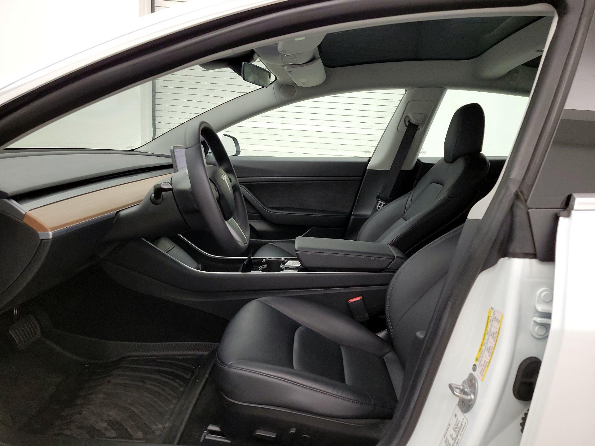 Thumbnail: 2020 Tesla Model 3 - 11