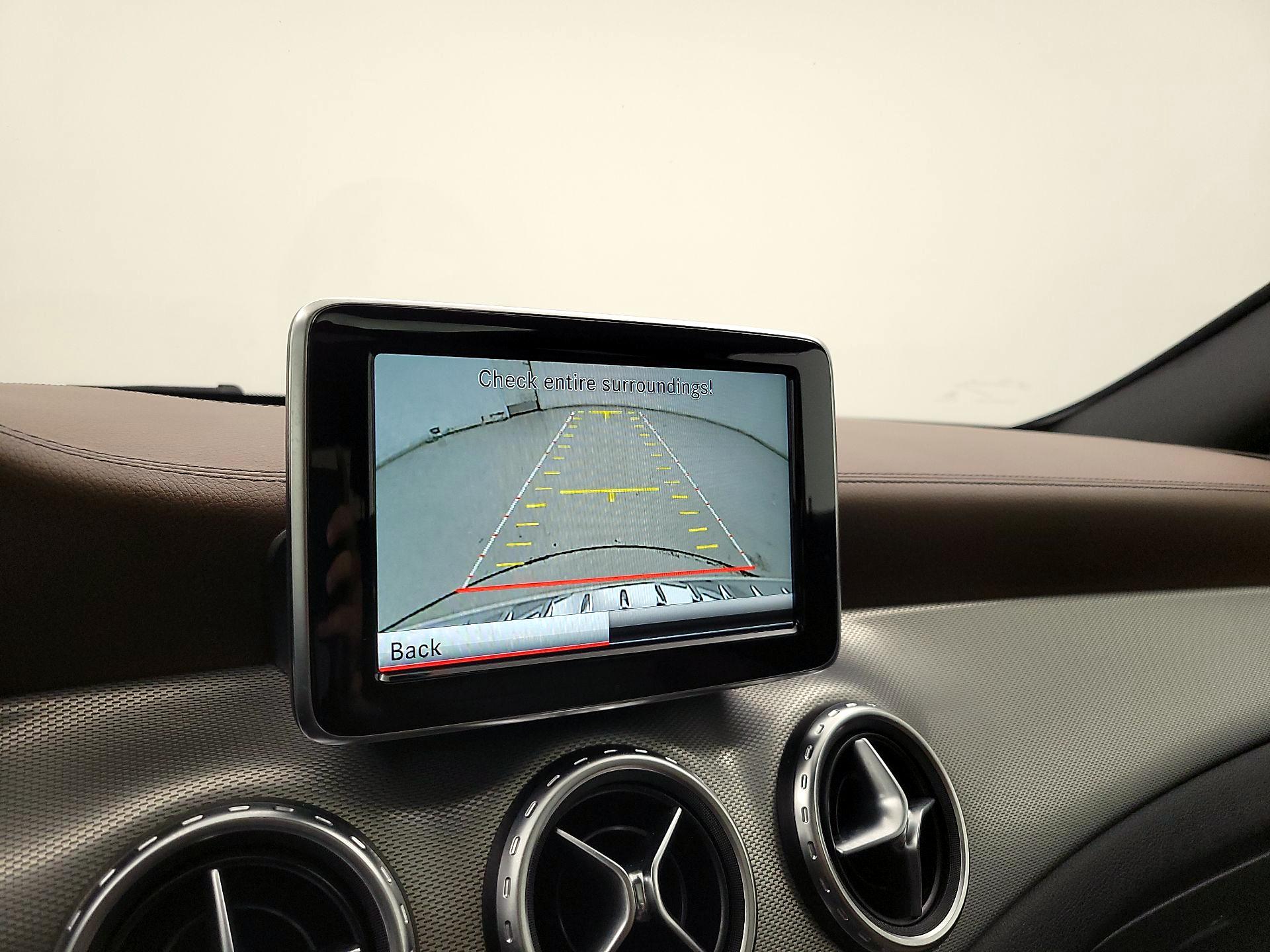 Thumbnail: 2015 Mercedes-Benz GLA - 15